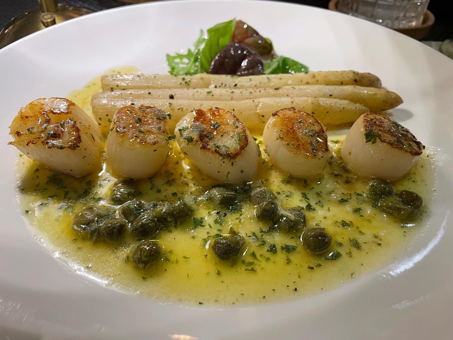 Little Sunshine Cafe, Woo Tender Bangkok, L'Escargot Bistro, Hyde &amp; Seek, Lyon French Cuisine, Sushi Niwa Bangkok, Witch's Oyster Tavern, YOKA YOKA, Neil's Bake Shoppe, Kinlenn Eatery &amp; Play, บ้านกลมกิ๊ก