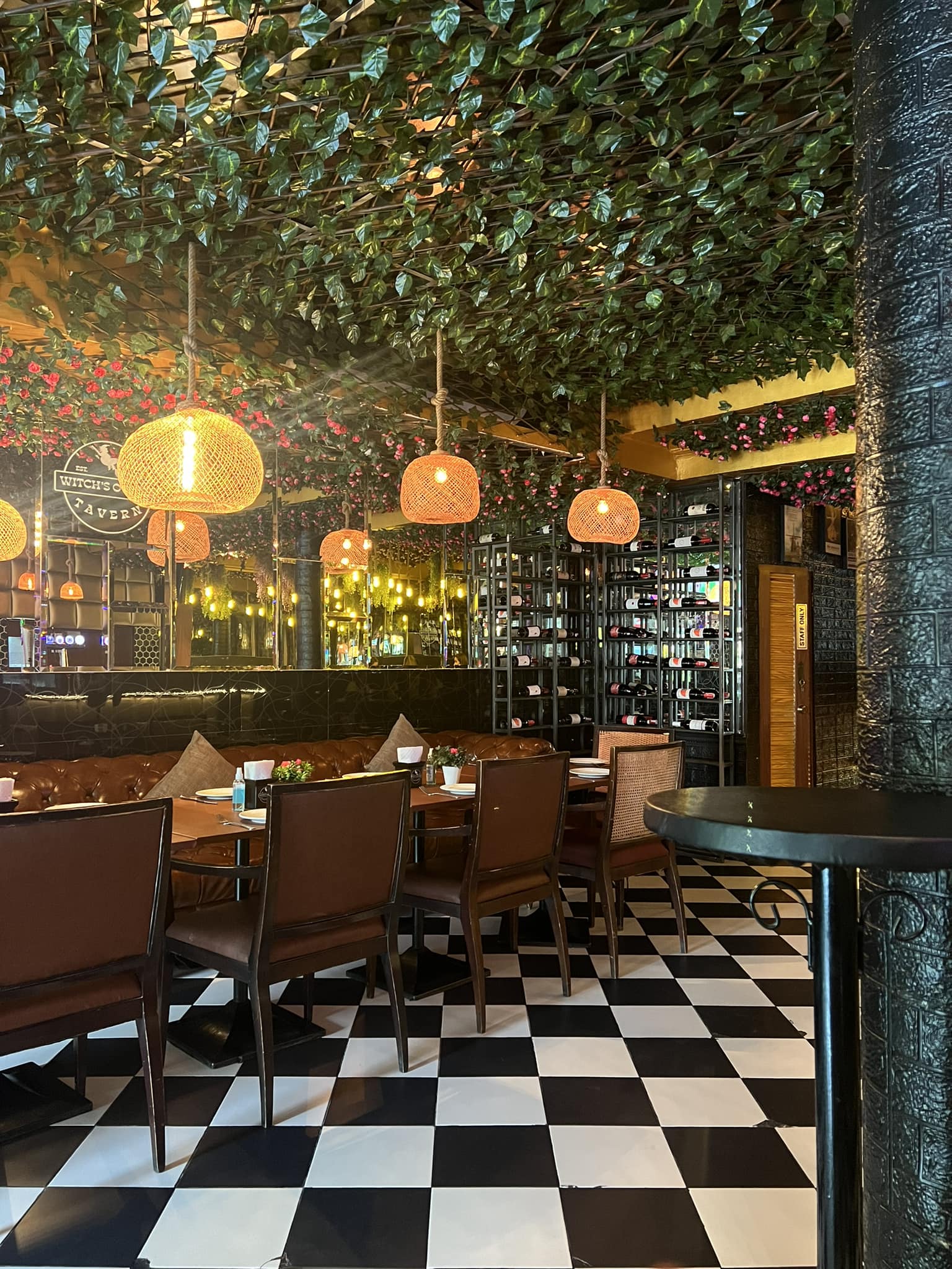 Little Sunshine Cafe, Woo Tender Bangkok, L'Escargot Bistro, Hyde &amp; Seek, Lyon French Cuisine, Sushi Niwa Bangkok, Witch's Oyster Tavern, YOKA YOKA, Neil's Bake Shoppe, Kinlenn Eatery &amp; Play, บ้านกลมกิ๊ก