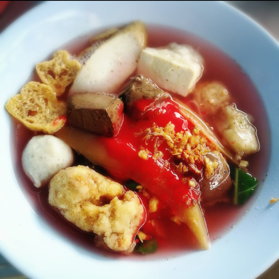 ก๋วยเตี๋ยวหม้อทอง เจริญกรุง57, ร้านเจ๊โหนก ก๋วยเตี๋ยวแคะ, ก๋วยเตี๋ยวแคะโคตรเครื่อง คอนแวนต์, ก๋วยเตี๋ยวแคะจุฬาเจ้าเก่า, ตั้งยู้ฮวด ลูกชิ้นกุ้งนี่ง, ก๋วยเตี๋ยวแคะ นายเหงี่ยน, ก๋วยเตี๋ยวแคะสุชาดา(จู)วรจักร, โกโจก๋วยเตี๋ยวแคะเจ้าเก่า2521 นายอ้วนหลังวัดสุทัศน์, ก๋วยเตี๋ยวแคะไปรษณีย์กลาง - วังหลัง, ก๋วยเตี๋ยวแคะสี่พระยา, ก๋วยเตี๋ยวแคะสีลม - ตรอกกะจั๊วในตำนาน, สุวิมลก๋วยเตี๋ยวแคะ ตลาดนางเลิ้ง, ตั้งหวังเจ๊ง ก๋วยเตี๋ยวแคะนายอ้วนเจ้าเก่า-เสาชิงช้า