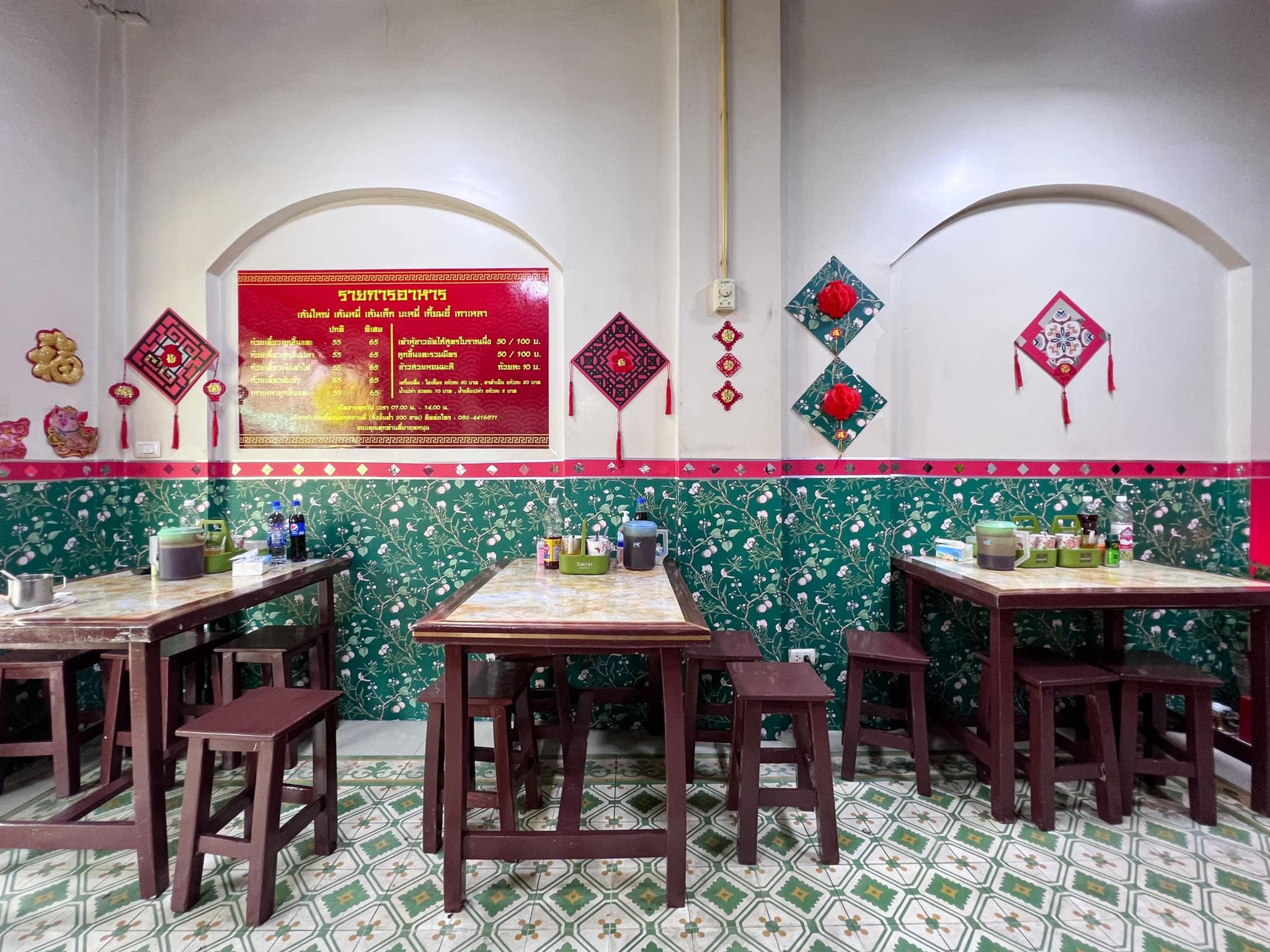 ก๋วยเตี๋ยวหม้อทอง เจริญกรุง57, ร้านเจ๊โหนก ก๋วยเตี๋ยวแคะ, ก๋วยเตี๋ยวแคะโคตรเครื่อง คอนแวนต์, ก๋วยเตี๋ยวแคะจุฬาเจ้าเก่า, ตั้งยู้ฮวด ลูกชิ้นกุ้งนี่ง, ก๋วยเตี๋ยวแคะ นายเหงี่ยน, ก๋วยเตี๋ยวแคะสุชาดา(จู)วรจักร, โกโจก๋วยเตี๋ยวแคะเจ้าเก่า2521 นายอ้วนหลังวัดสุทัศน์, ก๋วยเตี๋ยวแคะไปรษณีย์กลาง - วังหลัง, ก๋วยเตี๋ยวแคะสี่พระยา, ก๋วยเตี๋ยวแคะสีลม - ตรอกกะจั๊วในตำนาน, สุวิมลก๋วยเตี๋ยวแคะ ตลาดนางเลิ้ง, ตั้งหวังเจ๊ง ก๋วยเตี๋ยวแคะนายอ้วนเจ้าเก่า-เสาชิงช้า