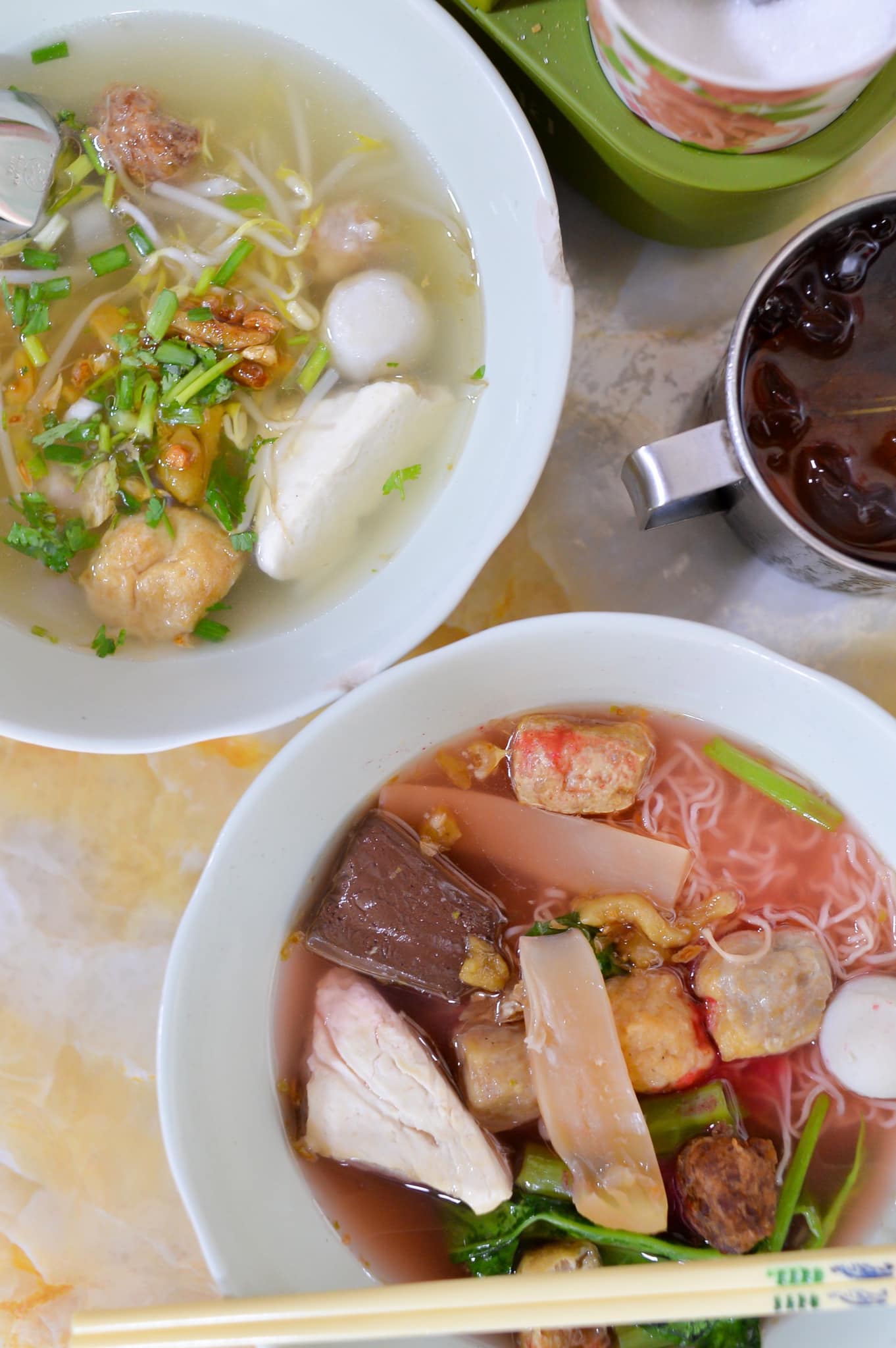 ก๋วยเตี๋ยวหม้อทอง เจริญกรุง57, ร้านเจ๊โหนก ก๋วยเตี๋ยวแคะ, ก๋วยเตี๋ยวแคะโคตรเครื่อง คอนแวนต์, ก๋วยเตี๋ยวแคะจุฬาเจ้าเก่า, ตั้งยู้ฮวด ลูกชิ้นกุ้งนี่ง, ก๋วยเตี๋ยวแคะ นายเหงี่ยน, ก๋วยเตี๋ยวแคะสุชาดา(จู)วรจักร, โกโจก๋วยเตี๋ยวแคะเจ้าเก่า2521 นายอ้วนหลังวัดสุทัศน์, ก๋วยเตี๋ยวแคะไปรษณีย์กลาง - วังหลัง, ก๋วยเตี๋ยวแคะสี่พระยา, ก๋วยเตี๋ยวแคะสีลม - ตรอกกะจั๊วในตำนาน, สุวิมลก๋วยเตี๋ยวแคะ ตลาดนางเลิ้ง, ตั้งหวังเจ๊ง ก๋วยเตี๋ยวแคะนายอ้วนเจ้าเก่า-เสาชิงช้า