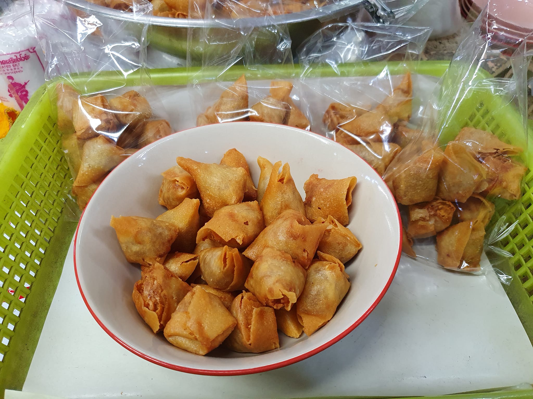 ก๋วยเตี๋ยวหม้อทอง เจริญกรุง57, ร้านเจ๊โหนก ก๋วยเตี๋ยวแคะ, ก๋วยเตี๋ยวแคะโคตรเครื่อง คอนแวนต์, ก๋วยเตี๋ยวแคะจุฬาเจ้าเก่า, ตั้งยู้ฮวด ลูกชิ้นกุ้งนี่ง, ก๋วยเตี๋ยวแคะ นายเหงี่ยน, ก๋วยเตี๋ยวแคะสุชาดา(จู)วรจักร, โกโจก๋วยเตี๋ยวแคะเจ้าเก่า2521 นายอ้วนหลังวัดสุทัศน์, ก๋วยเตี๋ยวแคะไปรษณีย์กลาง - วังหลัง, ก๋วยเตี๋ยวแคะสี่พระยา, ก๋วยเตี๋ยวแคะสีลม - ตรอกกะจั๊วในตำนาน, สุวิมลก๋วยเตี๋ยวแคะ ตลาดนางเลิ้ง, ตั้งหวังเจ๊ง ก๋วยเตี๋ยวแคะนายอ้วนเจ้าเก่า-เสาชิงช้า