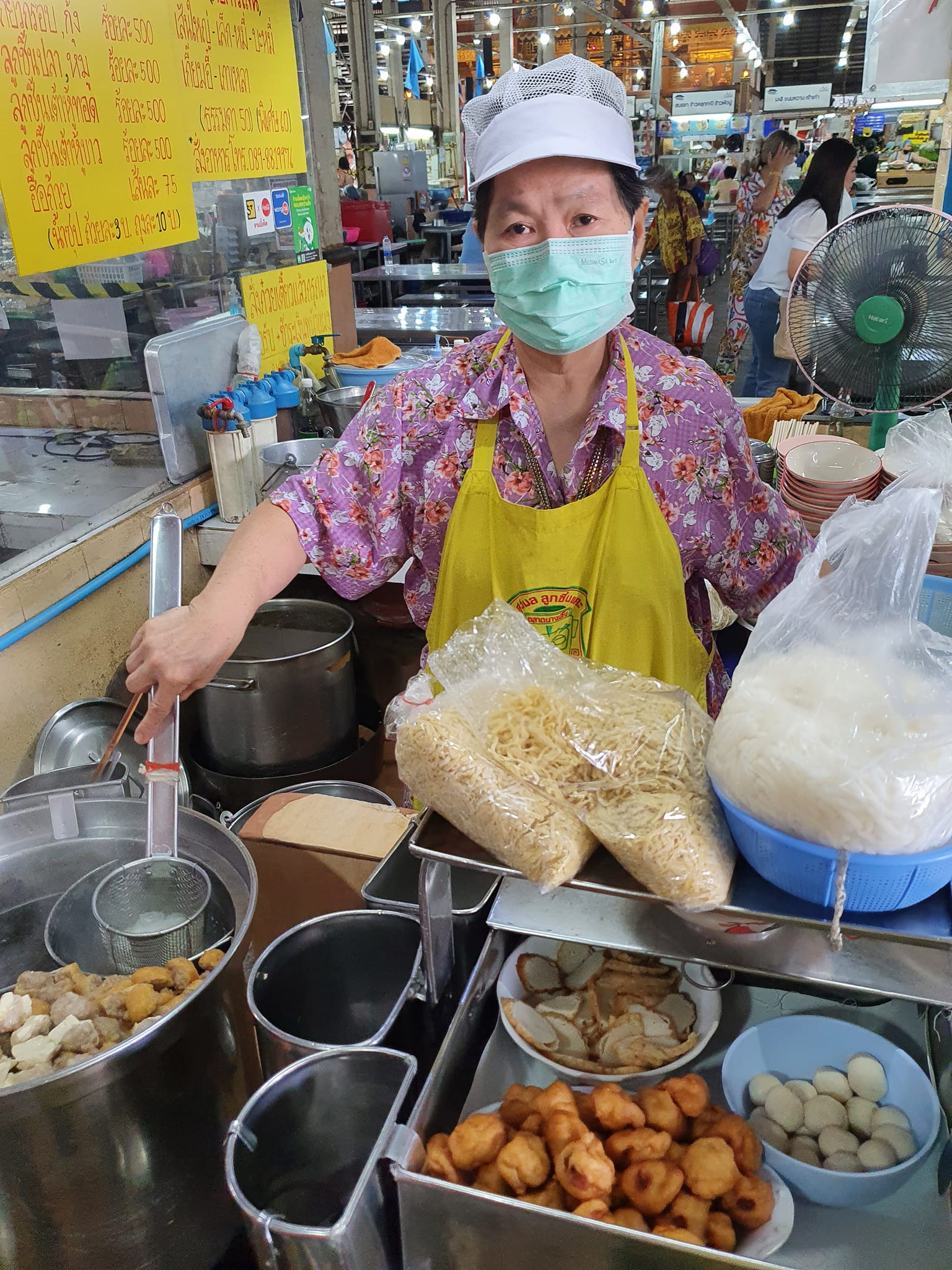 ก๋วยเตี๋ยวหม้อทอง เจริญกรุง57, ร้านเจ๊โหนก ก๋วยเตี๋ยวแคะ, ก๋วยเตี๋ยวแคะโคตรเครื่อง คอนแวนต์, ก๋วยเตี๋ยวแคะจุฬาเจ้าเก่า, ตั้งยู้ฮวด ลูกชิ้นกุ้งนี่ง, ก๋วยเตี๋ยวแคะ นายเหงี่ยน, ก๋วยเตี๋ยวแคะสุชาดา(จู)วรจักร, โกโจก๋วยเตี๋ยวแคะเจ้าเก่า2521 นายอ้วนหลังวัดสุทัศน์, ก๋วยเตี๋ยวแคะไปรษณีย์กลาง - วังหลัง, ก๋วยเตี๋ยวแคะสี่พระยา, ก๋วยเตี๋ยวแคะสีลม - ตรอกกะจั๊วในตำนาน, สุวิมลก๋วยเตี๋ยวแคะ ตลาดนางเลิ้ง, ตั้งหวังเจ๊ง ก๋วยเตี๋ยวแคะนายอ้วนเจ้าเก่า-เสาชิงช้า