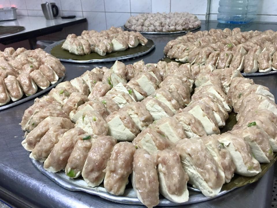 ก๋วยเตี๋ยวหม้อทอง เจริญกรุง57, ร้านเจ๊โหนก ก๋วยเตี๋ยวแคะ, ก๋วยเตี๋ยวแคะโคตรเครื่อง คอนแวนต์, ก๋วยเตี๋ยวแคะจุฬาเจ้าเก่า, ตั้งยู้ฮวด ลูกชิ้นกุ้งนี่ง, ก๋วยเตี๋ยวแคะ นายเหงี่ยน, ก๋วยเตี๋ยวแคะสุชาดา(จู)วรจักร, โกโจก๋วยเตี๋ยวแคะเจ้าเก่า2521 นายอ้วนหลังวัดสุทัศน์, ก๋วยเตี๋ยวแคะไปรษณีย์กลาง - วังหลัง, ก๋วยเตี๋ยวแคะสี่พระยา, ก๋วยเตี๋ยวแคะสีลม - ตรอกกะจั๊วในตำนาน, สุวิมลก๋วยเตี๋ยวแคะ ตลาดนางเลิ้ง, ตั้งหวังเจ๊ง ก๋วยเตี๋ยวแคะนายอ้วนเจ้าเก่า-เสาชิงช้า