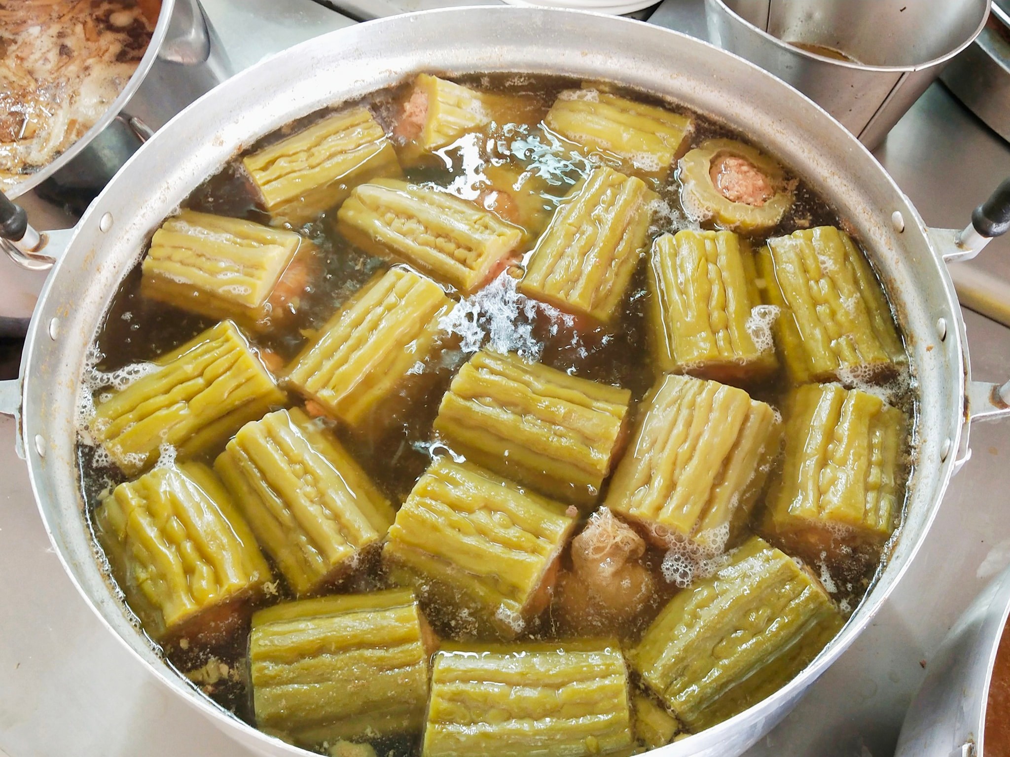 อุ่นใจริเวอร์ไซด์, สมพงศ์ ซีฟู๊ด, แป๊ะเก๊า โภชนา, ครัวบ้านเปิ้ล, ครัวปีกไม้, PLAY FARM Restaurant, เปียอู๋ โภชนา, ส้มตำดนตรี, สาขาเทพารักษ์, นายหมาทะเลมีชีวิต ตำหรุ, ครัวบุญเลิศ บางปู