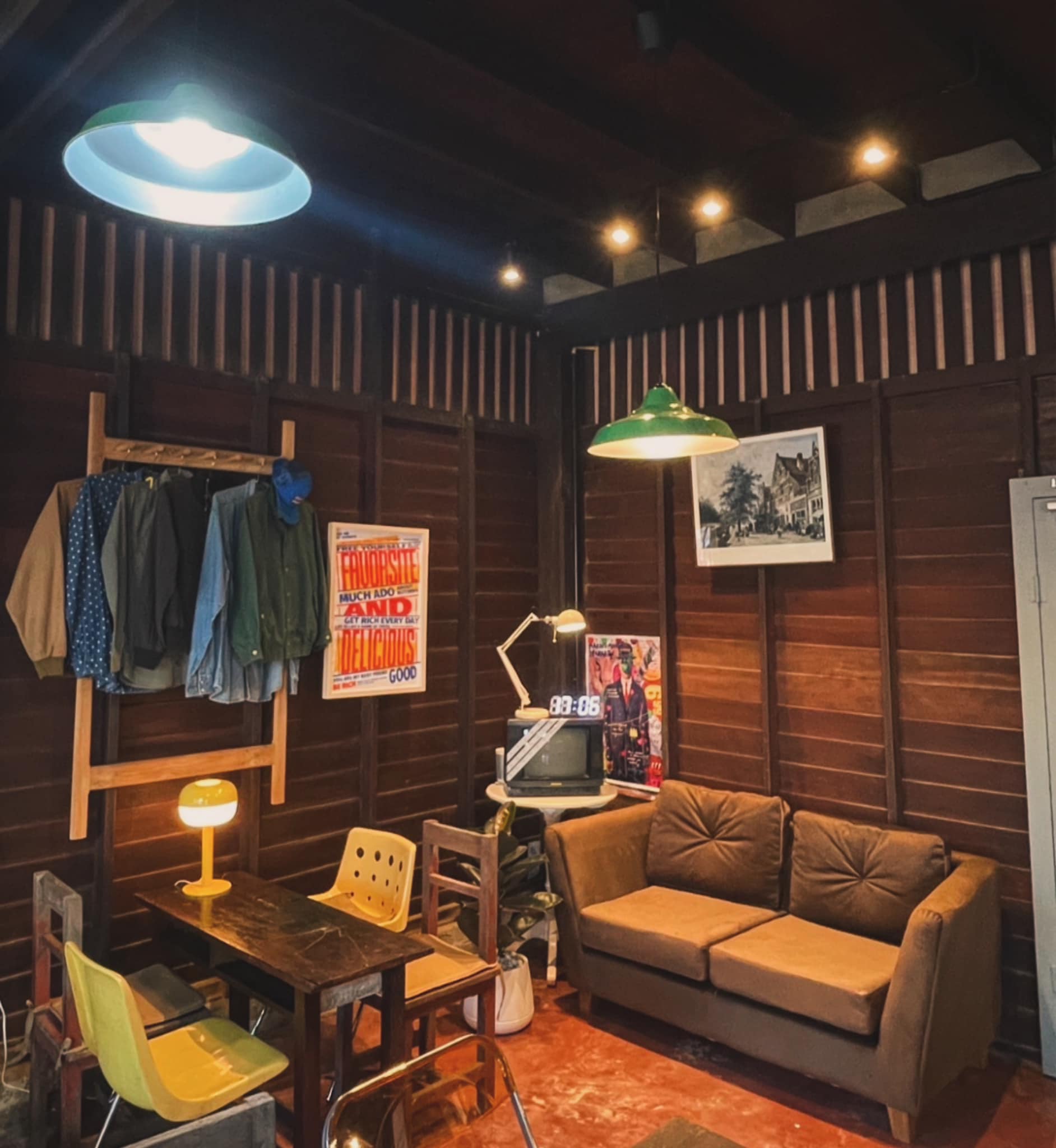 พริบพรี คาเฟ่, FOX COFF, Begiin, Coco&amp;coff, Good time Cafe', Me Cafe' Phetchaburi, Tumlay Cafe &amp; Bar, Ka-nod Café, พิเศษ กาแฟ, อากงคาเฟ่, LoveBread Thailand, SPACE TIME Cafe’ Phetchaburi, ณ โรงนา คาเฟ่