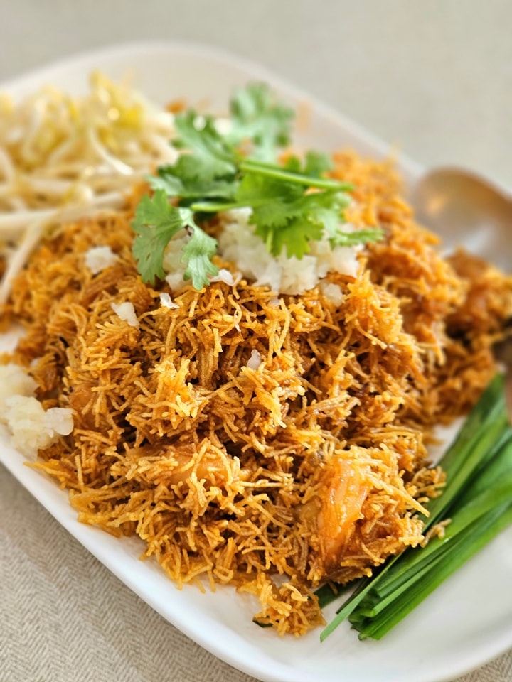 เมตตา หมูทอด, ข้าวมันไก่โง้วชุ้งฮวด, ร้านอาหารเรือนแพ, ป้าเก๋แหนมเนือง, ก๋วยเตี๋ยวต้มยำพริกเผาหมูบ่ะช่อ, อบเจริญ, ร้านก๋วยเตี๋ยวสวนรื่น ซ.จรัญฯ66/1, อรวรรณ แหนมเนือง, ครัวศรแดง, ยุ้ยกี่บะหมี่ราชวิถี