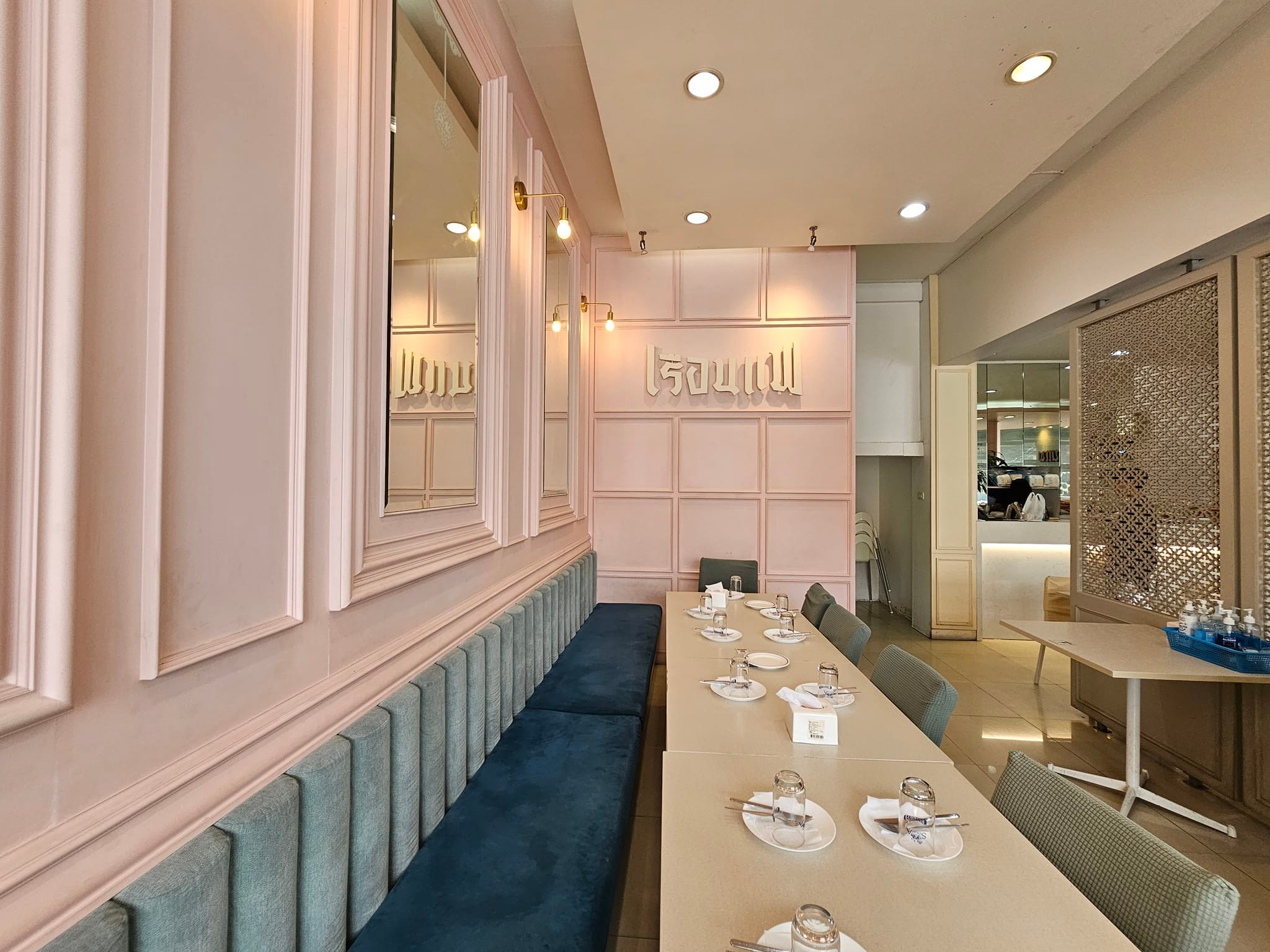 เมตตา หมูทอด, ข้าวมันไก่โง้วชุ้งฮวด, ร้านอาหารเรือนแพ, ป้าเก๋แหนมเนือง, ก๋วยเตี๋ยวต้มยำพริกเผาหมูบ่ะช่อ, อบเจริญ, ร้านก๋วยเตี๋ยวสวนรื่น ซ.จรัญฯ66/1, อรวรรณ แหนมเนือง, ครัวศรแดง, ยุ้ยกี่บะหมี่ราชวิถี