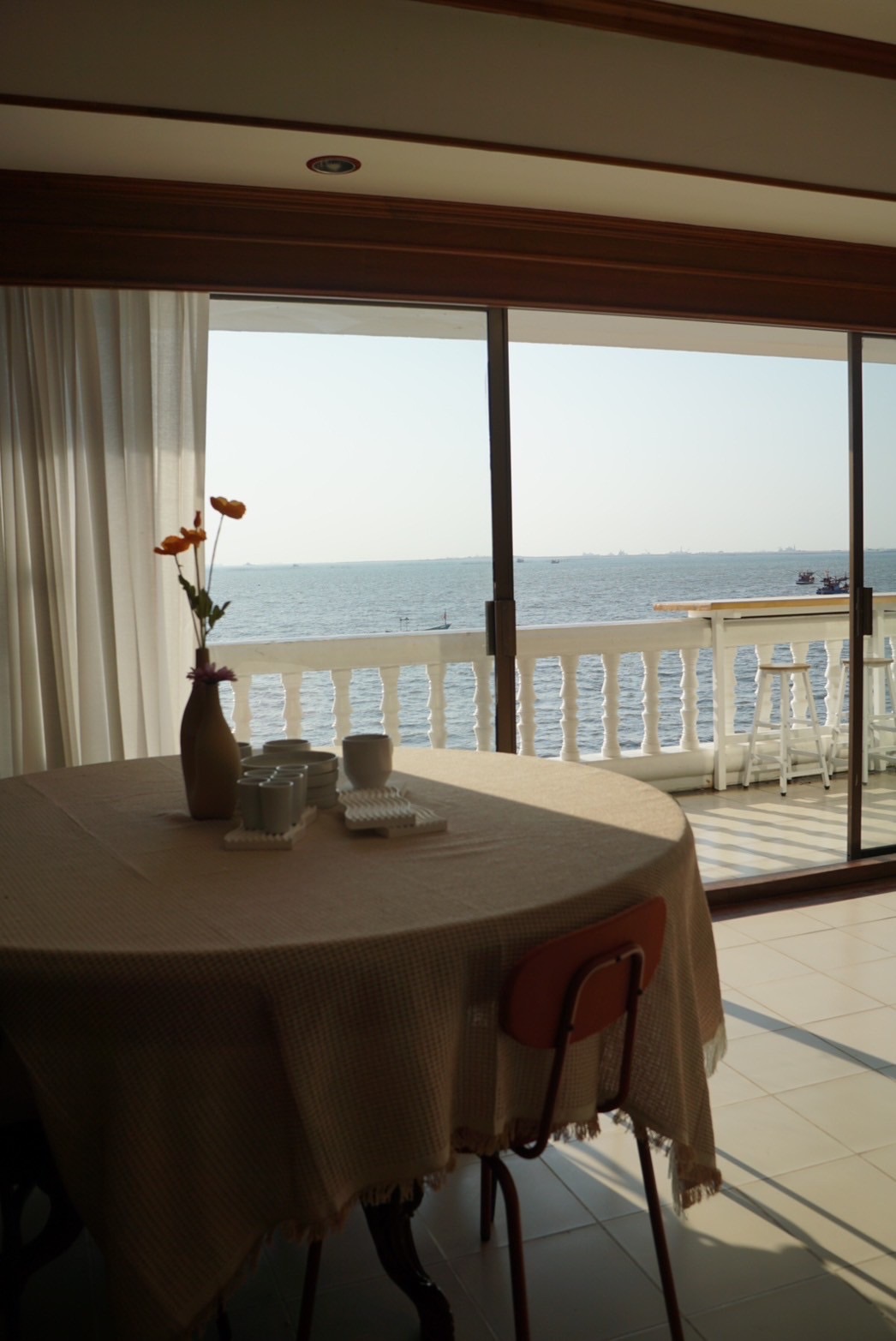 Haus cafe &amp; bar, Summer Koffee, Babe Velvet Cafe, SHUSH Cafe &amp; Bar, Baan Boossarawadee, Triplets House