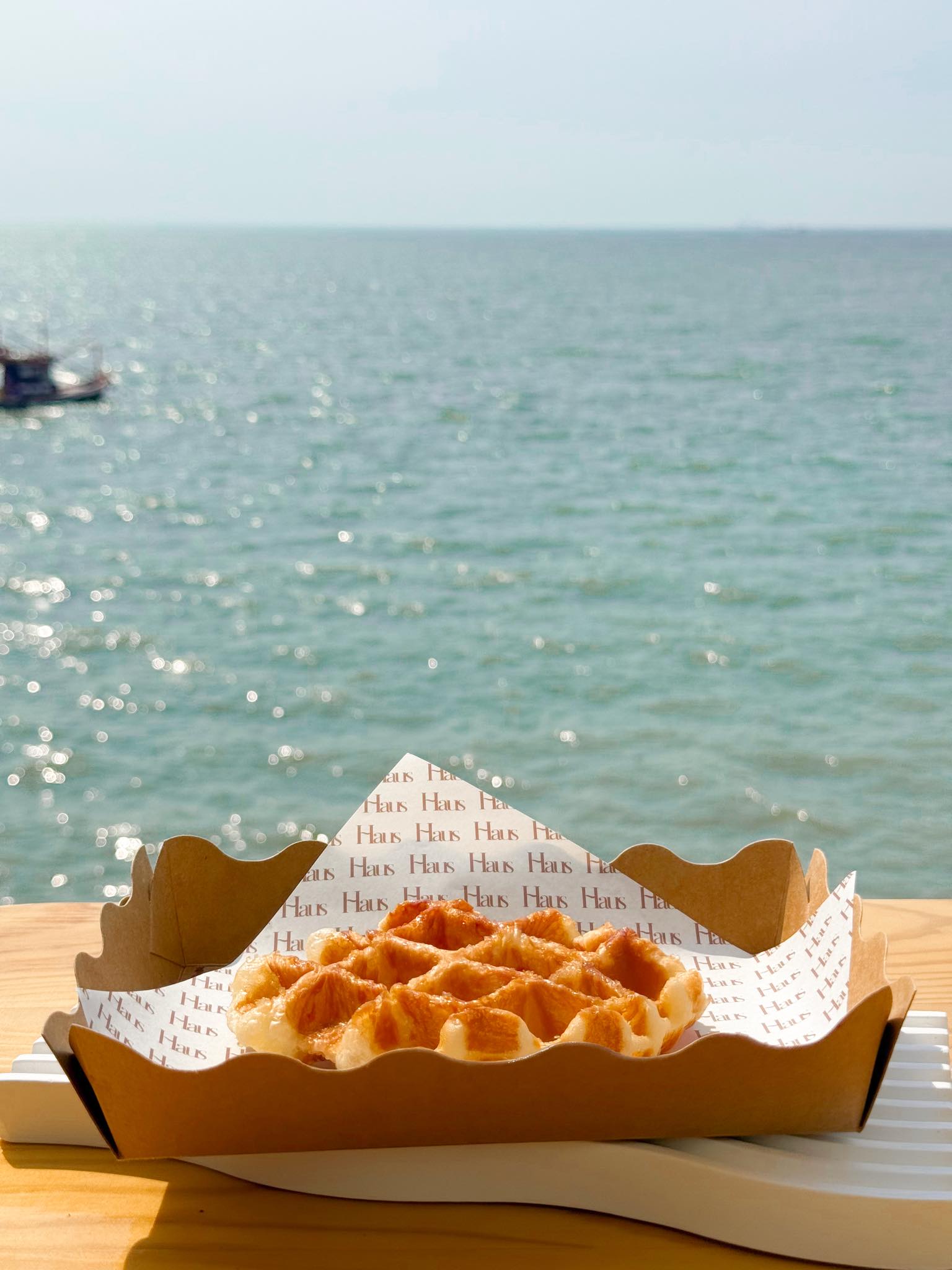 Haus cafe &amp; bar, Summer Koffee, Babe Velvet Cafe, SHUSH Cafe &amp; Bar, Baan Boossarawadee, Triplets House