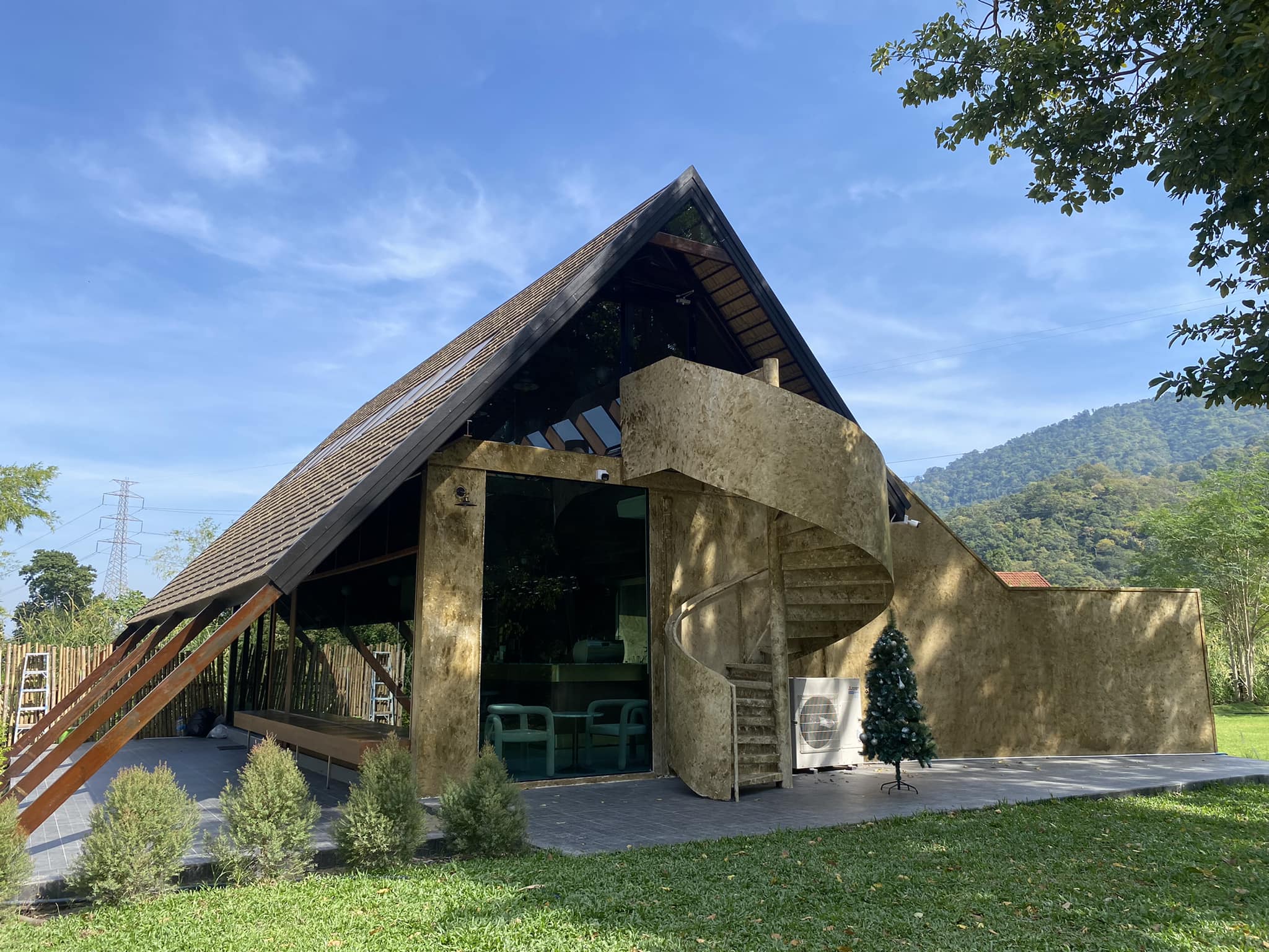 Haus cafe &amp; bar, Summer Koffee, Babe Velvet Cafe, SHUSH Cafe &amp; Bar, Baan Boossarawadee, Triplets House