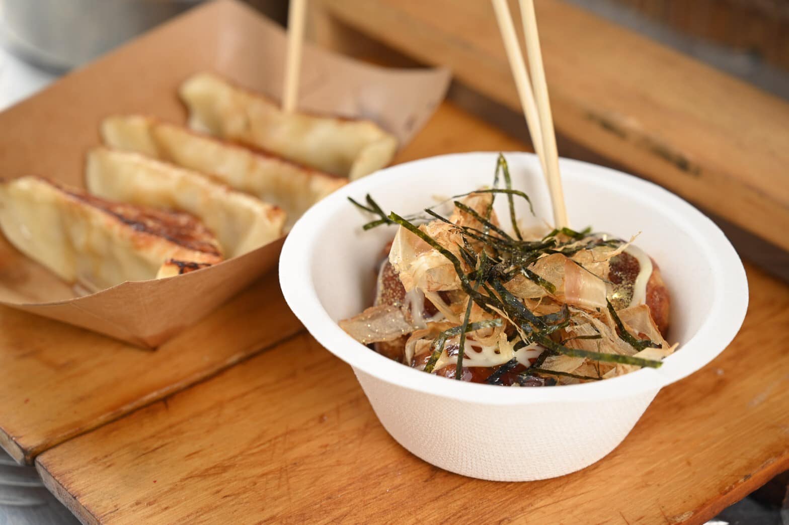 ชายกลาง ทาโกะยากิ - สาขาหทัยราษฎร์ 6, Makindi Takoyaki มา-กิน-ดิ ทาโกะยากิ, Takobaker - ทาโกะยากิ บรรทัดทอง จุฬา 18, ทาโกะยากิริมคลอง-ฮาล้าล