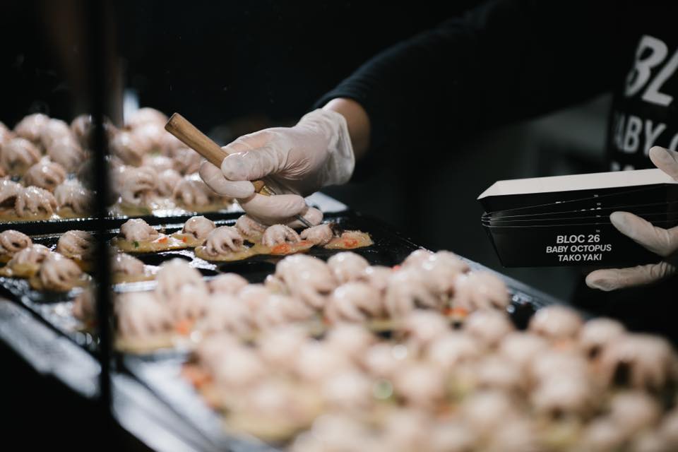 ชายกลาง ทาโกะยากิ - สาขาหทัยราษฎร์ 6, Makindi Takoyaki มา-กิน-ดิ ทาโกะยากิ, Takobaker - ทาโกะยากิ บรรทัดทอง จุฬา 18, ทาโกะยากิริมคลอง-ฮาล้าล