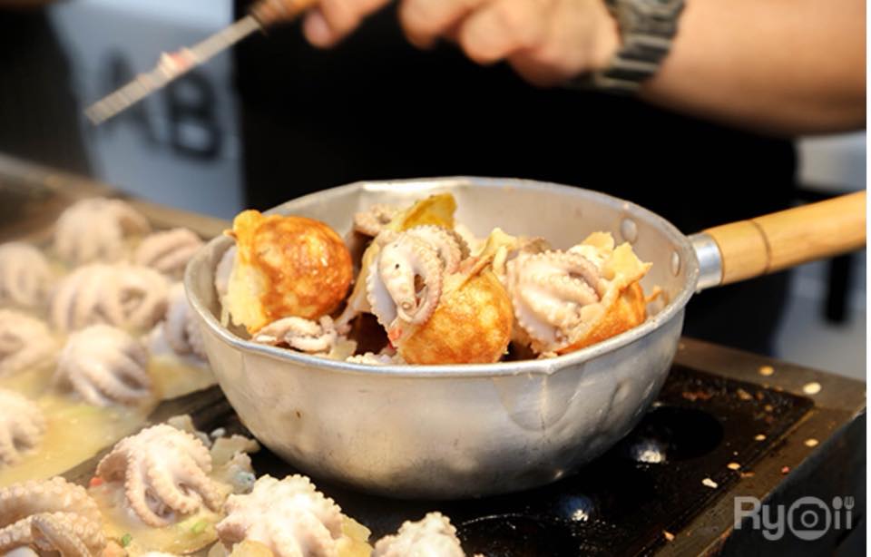 ชายกลาง ทาโกะยากิ - สาขาหทัยราษฎร์ 6, Makindi Takoyaki มา-กิน-ดิ ทาโกะยากิ, Takobaker - ทาโกะยากิ บรรทัดทอง จุฬา 18, ทาโกะยากิริมคลอง-ฮาล้าล