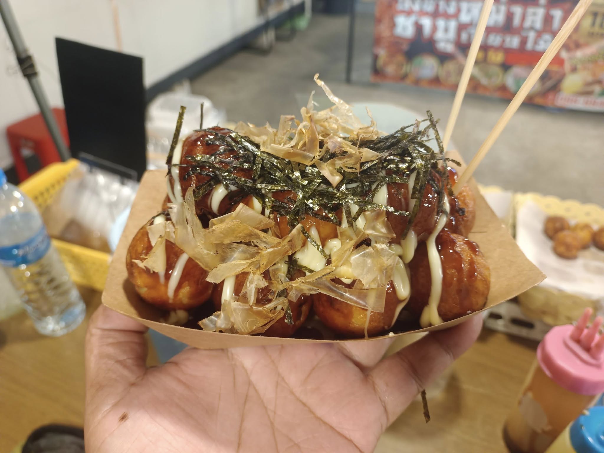 ชายกลาง ทาโกะยากิ - สาขาหทัยราษฎร์ 6, Makindi Takoyaki มา-กิน-ดิ ทาโกะยากิ, Takobaker - ทาโกะยากิ บรรทัดทอง จุฬา 18, ทาโกะยากิริมคลอง-ฮาล้าล