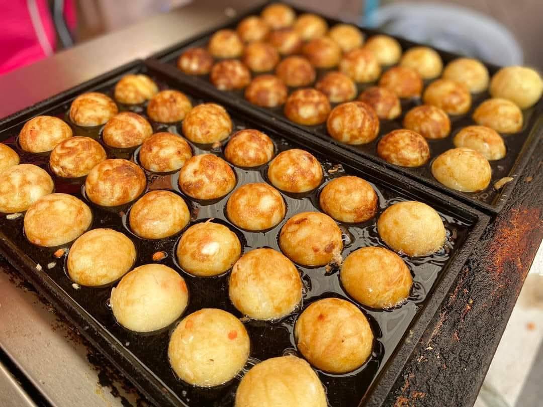 ชายกลาง ทาโกะยากิ - สาขาหทัยราษฎร์ 6, Makindi Takoyaki มา-กิน-ดิ ทาโกะยากิ, Takobaker - ทาโกะยากิ บรรทัดทอง จุฬา 18, ทาโกะยากิริมคลอง-ฮาล้าล