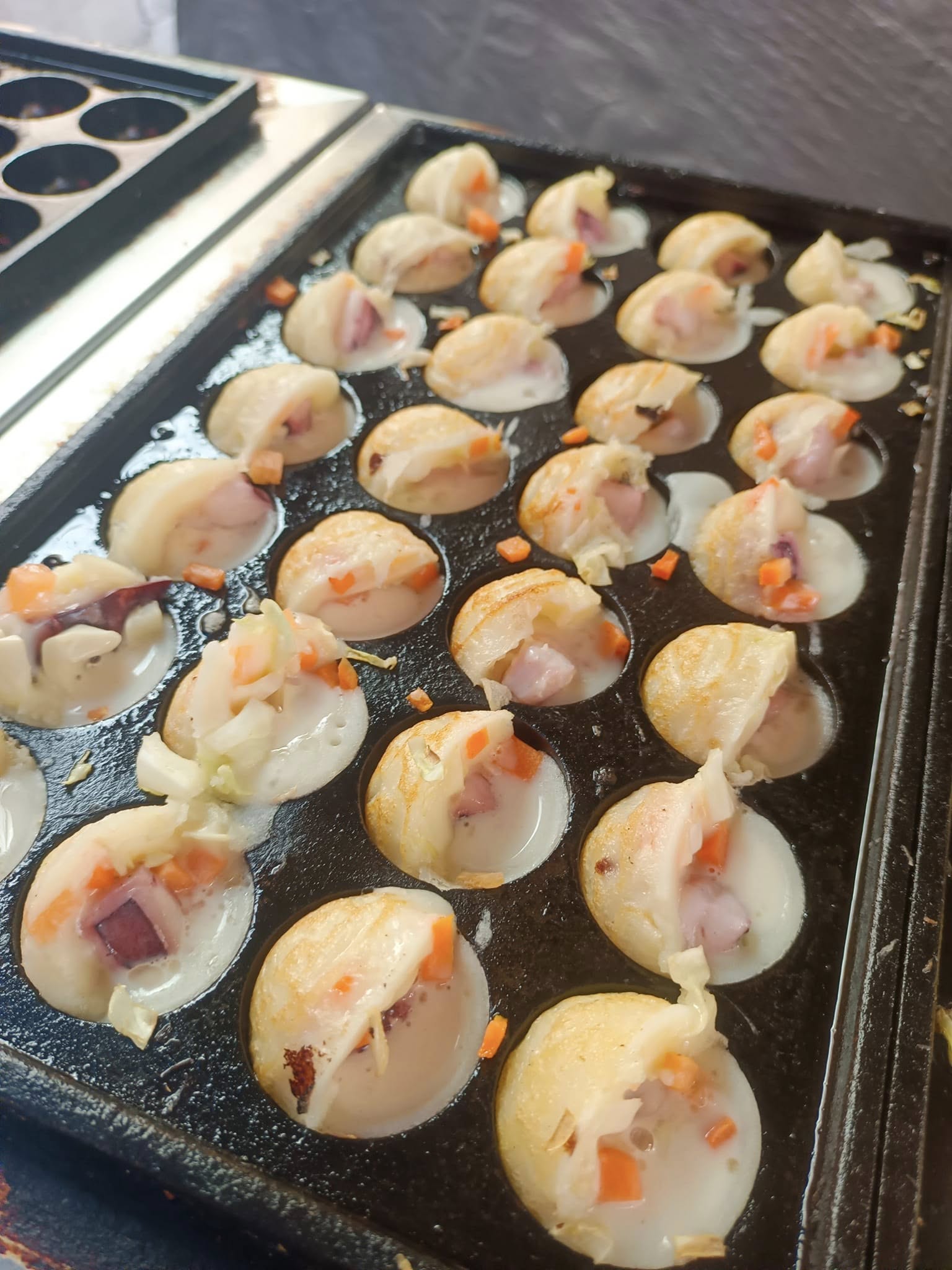 ชายกลาง ทาโกะยากิ - สาขาหทัยราษฎร์ 6, Makindi Takoyaki มา-กิน-ดิ ทาโกะยากิ, Takobaker - ทาโกะยากิ บรรทัดทอง จุฬา 18, ทาโกะยากิริมคลอง-ฮาล้าล