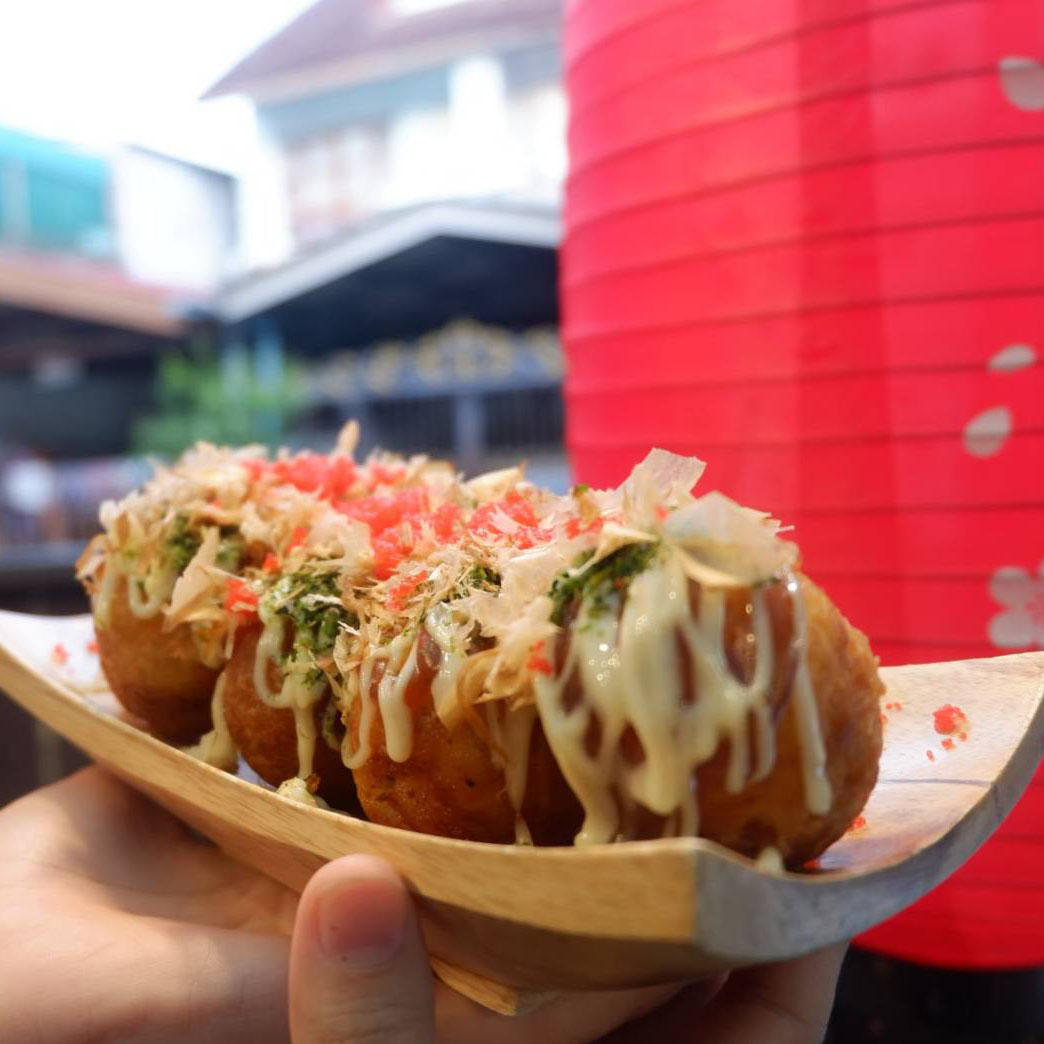 ชายกลาง ทาโกะยากิ - สาขาหทัยราษฎร์ 6, Makindi Takoyaki มา-กิน-ดิ ทาโกะยากิ, Takobaker - ทาโกะยากิ บรรทัดทอง จุฬา 18, ทาโกะยากิริมคลอง-ฮาล้าล