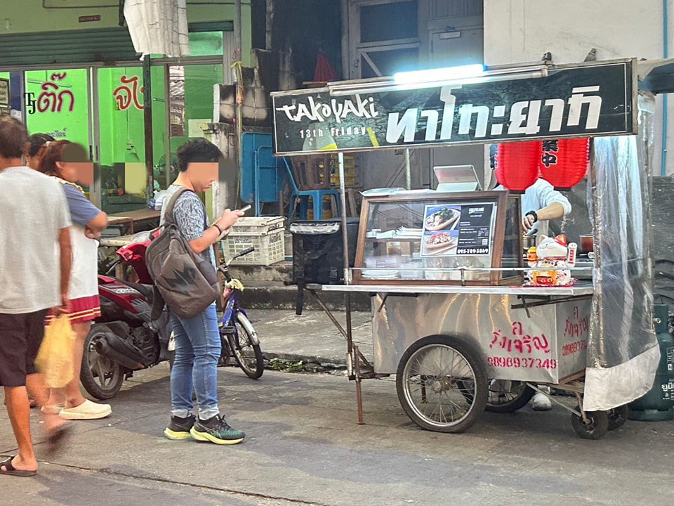 ชายกลาง ทาโกะยากิ - สาขาหทัยราษฎร์ 6, Makindi Takoyaki มา-กิน-ดิ ทาโกะยากิ, Takobaker - ทาโกะยากิ บรรทัดทอง จุฬา 18, ทาโกะยากิริมคลอง-ฮาล้าล