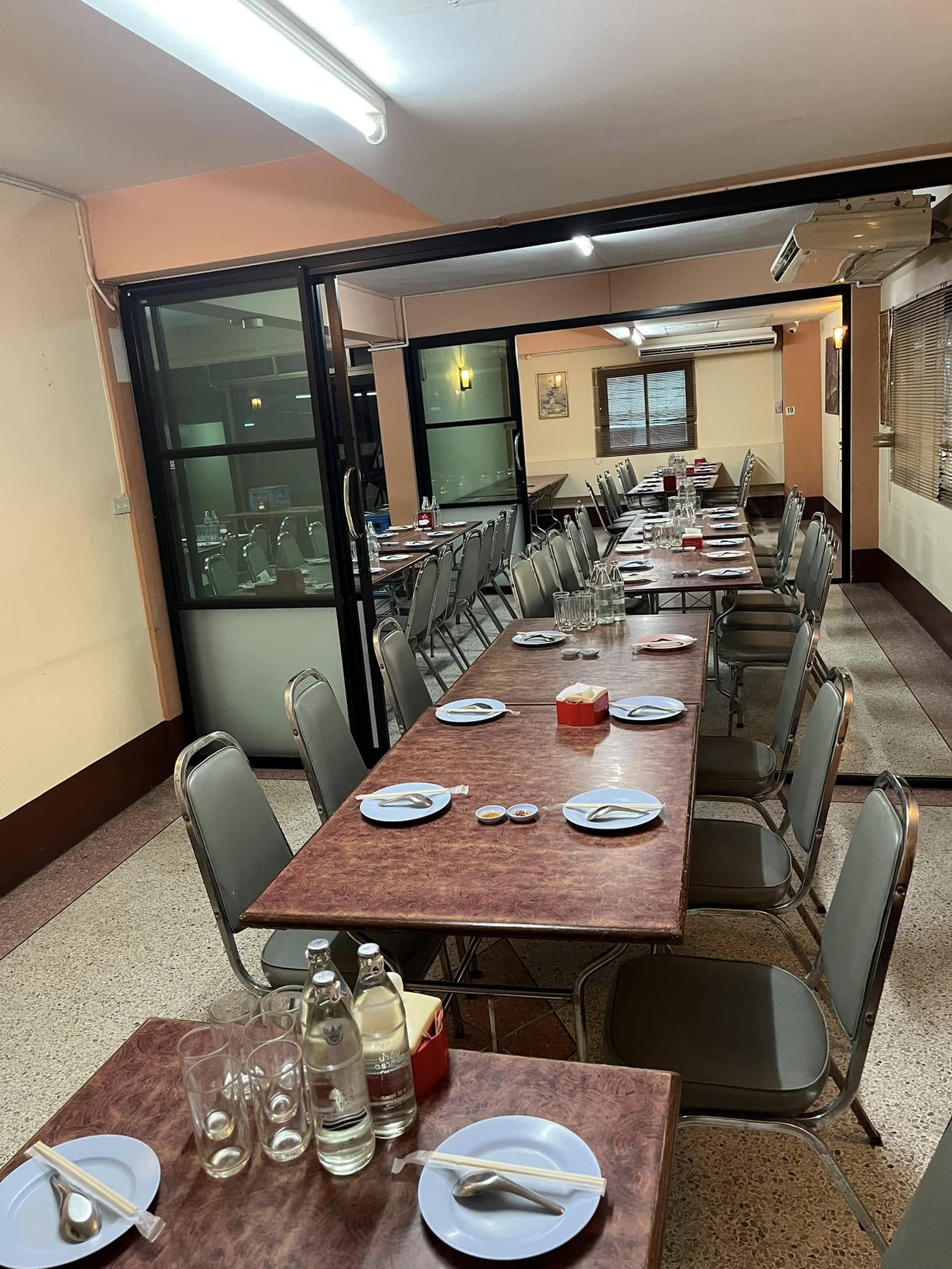 ครัวมายโฮม, กระทะ Kitchen, มอร์นิ่งอุบลฯ, ลาบคุณแหม๋ว, อินโดจีน, ชมจันทร์, ข้าวต้มสันติ โภชนา, หงษ์ฟ้าภัตตาคาร