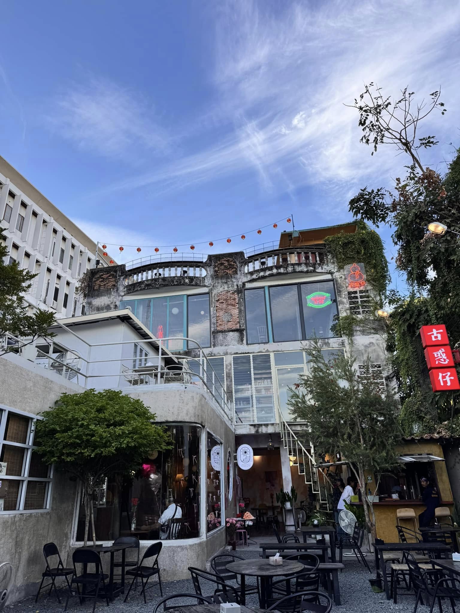 Phosai Coops &amp; Farm, KEEP X MUNIMAL, loll.a, Santisuk, LANG BAAN, Sunrise To Midnight, Wab Cafe, Lovio, Kanuengnij Cafe, LightRoaster