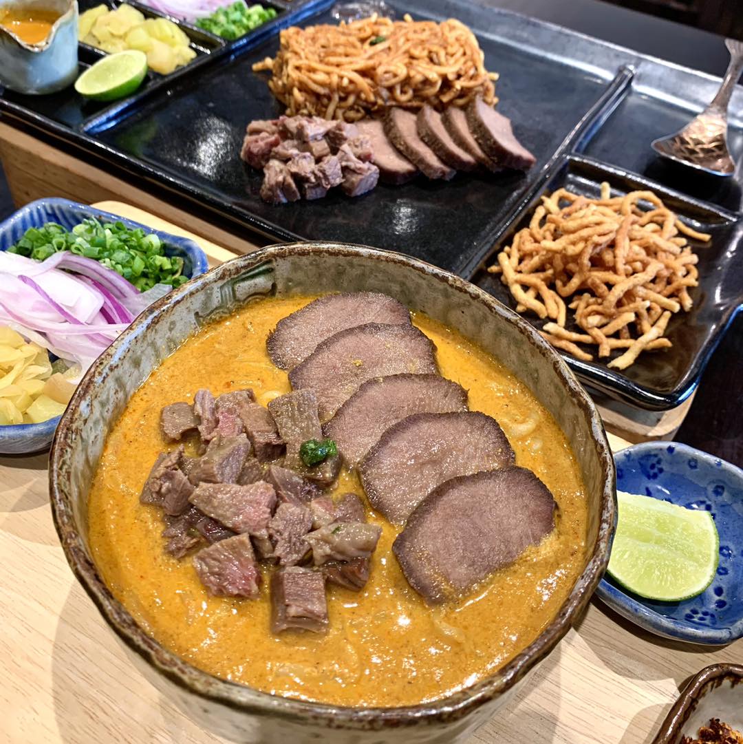 Khao-Sō-i, สาขาสยามพารากอน, อองตอง ข้าวซอย, Mugkhaosoi มักข้าวซอย, ข้าวซอยเชียงใหม่ สุโขทัยซอย 5, ข้าวซอยแม่สุภาพ เจ้าเก่าย่านเทเวศน์, หอมด่วน, ข้าวซอยลำดวนฟ้าฮ่ามเชียงใหม่, สาขาวิภาวดีรังสิต 58, Lanna Eatery, ต๊ะต่อนยอน, Cr. ภาพทั้งหมดจาก Facebook ต๊ะต่อนยอน อาหารเหนือ, ข้าวซอยดอยคำ, ฮ้านจาวเหนือ, ทิศเหนือ