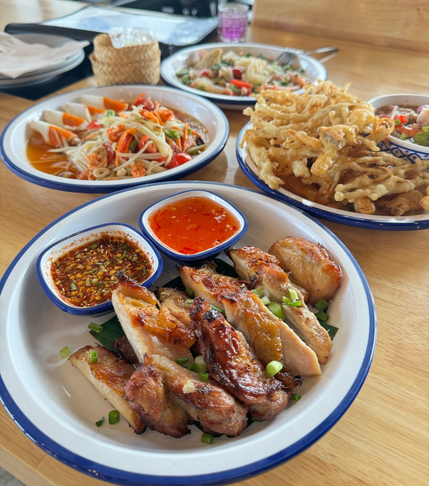 บัน'S TOWN, สากลนคร, CHEER BAN, เก๋าใหญ่ซีฟู้ด, ข้าวบ้านแม่