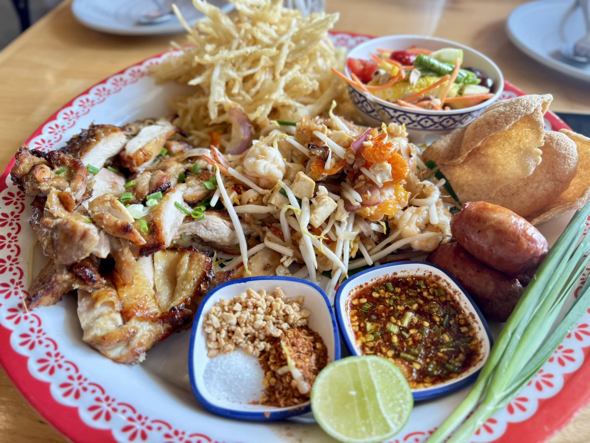 บัน'S TOWN, สากลนคร, CHEER BAN, เก๋าใหญ่ซีฟู้ด, ข้าวบ้านแม่