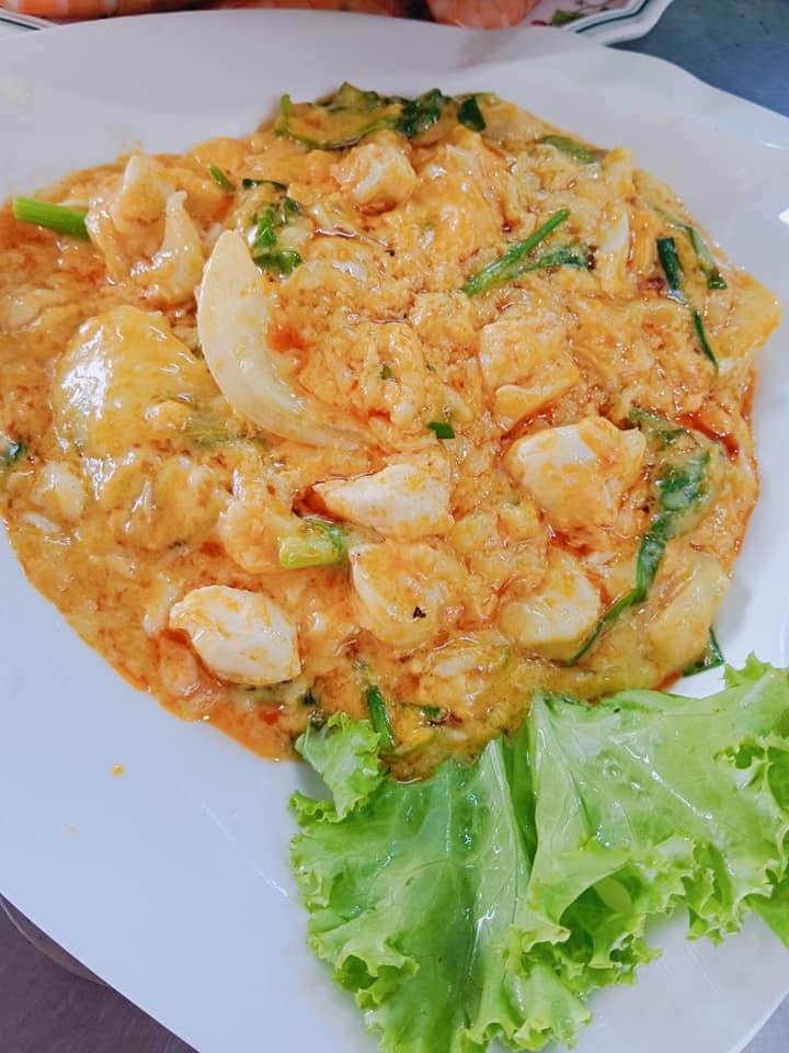 จ๊ะโอ๋ซีฟู๊ด, รุ่งฟ้า ซีฟู้ด, วิวทิวไม้ ซีฟู้ด, ครัวลุงแถม, ครัวแพขวัญใจซีฟู้ด บางขุนเทียน, ครัวน้าเนียมซีฟู้ด, ครัวนพเก้าซีฟู้ด, ครัวทับทิม ซีฟู้ด, ครัวพ่อกำนันซีฟู๊ด บางขุนเทียน-ชายทะเล, บ้านปองพลซีฟู้ด, ครัววลัยพร, ธารทะเลซีฟู้ด บางขุนเทียน-ชายทะเล, ฟาร์มสมใจซีฟู้ดส์ บางขุนเทียนชายทะเล, ครัวคุณอรซีฟู๊ดบางขุนเทียน