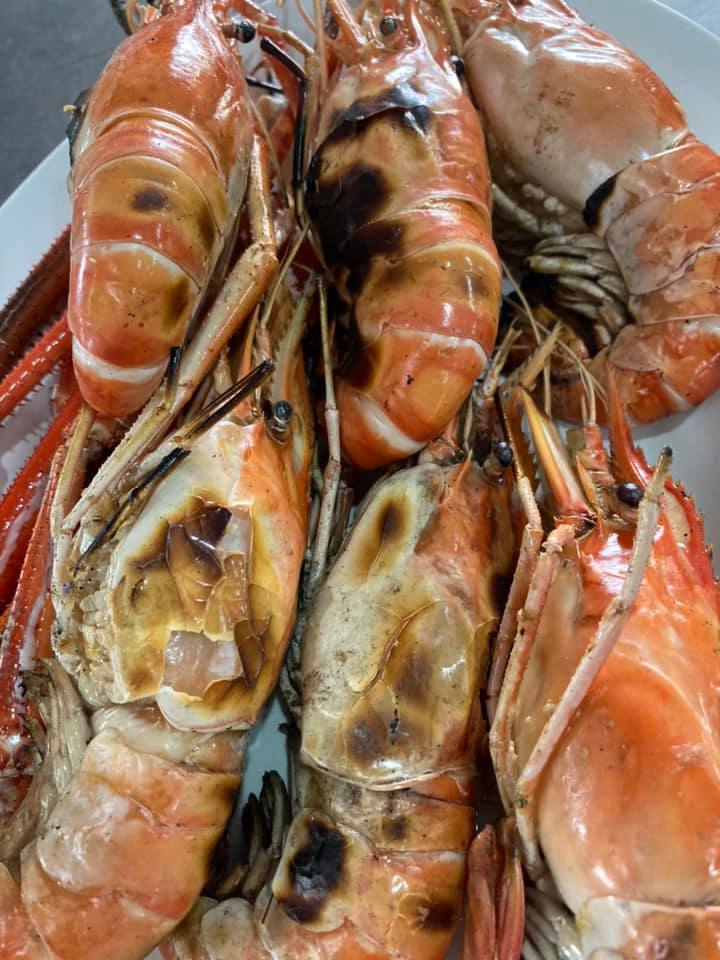 จ๊ะโอ๋ซีฟู๊ด, รุ่งฟ้า ซีฟู้ด, วิวทิวไม้ ซีฟู้ด, ครัวลุงแถม, ครัวแพขวัญใจซีฟู้ด บางขุนเทียน, ครัวน้าเนียมซีฟู้ด, ครัวนพเก้าซีฟู้ด, ครัวทับทิม ซีฟู้ด, ครัวพ่อกำนันซีฟู๊ด บางขุนเทียน-ชายทะเล, บ้านปองพลซีฟู้ด, ครัววลัยพร, ธารทะเลซีฟู้ด บางขุนเทียน-ชายทะเล, ฟาร์มสมใจซีฟู้ดส์ บางขุนเทียนชายทะเล, ครัวคุณอรซีฟู๊ดบางขุนเทียน