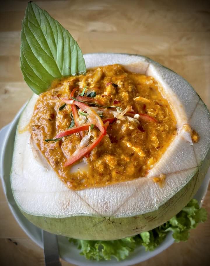 จ๊ะโอ๋ซีฟู๊ด, รุ่งฟ้า ซีฟู้ด, วิวทิวไม้ ซีฟู้ด, ครัวลุงแถม, ครัวแพขวัญใจซีฟู้ด บางขุนเทียน, ครัวน้าเนียมซีฟู้ด, ครัวนพเก้าซีฟู้ด, ครัวทับทิม ซีฟู้ด, ครัวพ่อกำนันซีฟู๊ด บางขุนเทียน-ชายทะเล, บ้านปองพลซีฟู้ด, ครัววลัยพร, ธารทะเลซีฟู้ด บางขุนเทียน-ชายทะเล, ฟาร์มสมใจซีฟู้ดส์ บางขุนเทียนชายทะเล, ครัวคุณอรซีฟู๊ดบางขุนเทียน