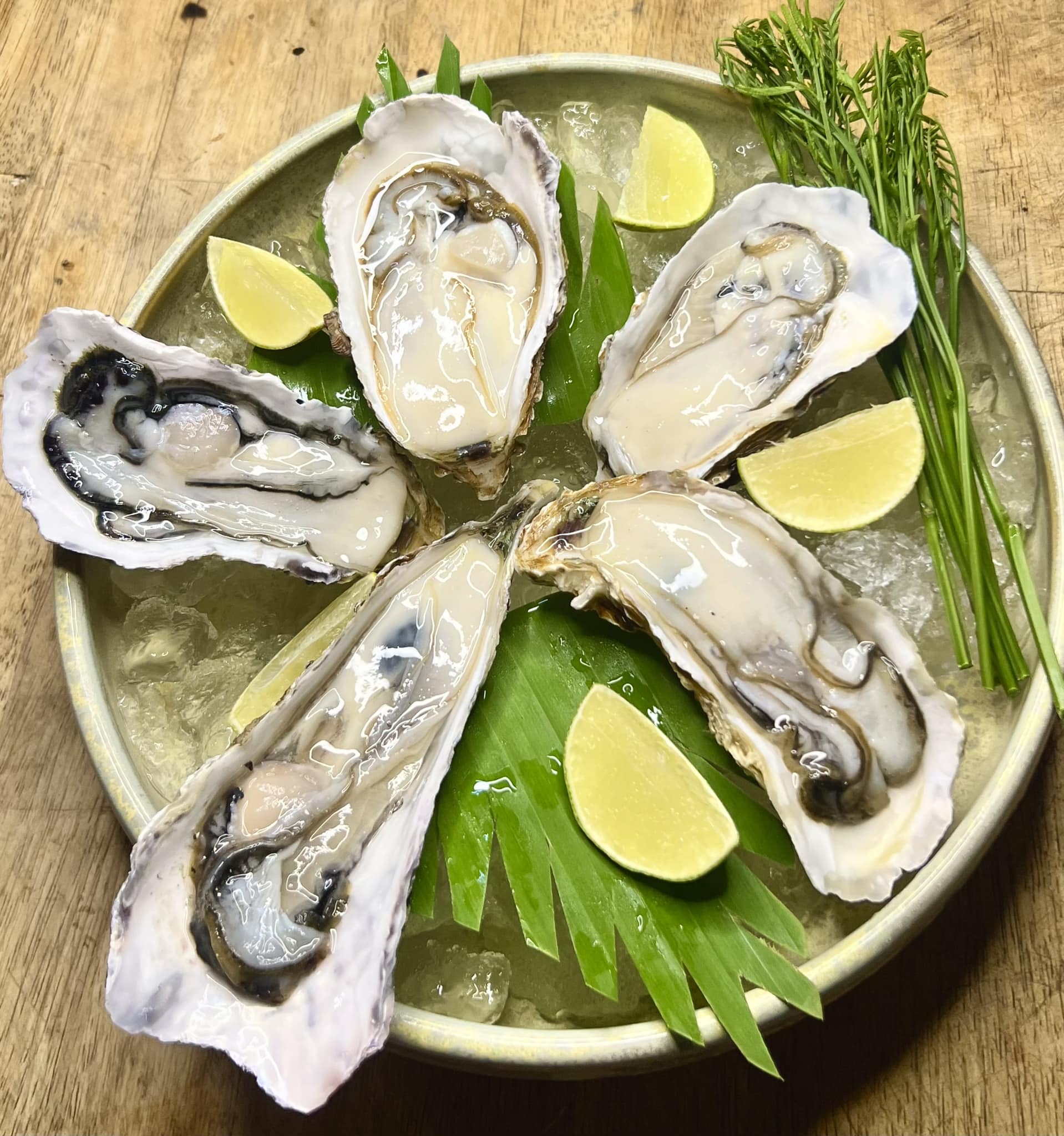 จ๊ะโอ๋ซีฟู๊ด, รุ่งฟ้า ซีฟู้ด, วิวทิวไม้ ซีฟู้ด, ครัวลุงแถม, ครัวแพขวัญใจซีฟู้ด บางขุนเทียน, ครัวน้าเนียมซีฟู้ด, ครัวนพเก้าซีฟู้ด, ครัวทับทิม ซีฟู้ด, ครัวพ่อกำนันซีฟู๊ด บางขุนเทียน-ชายทะเล, บ้านปองพลซีฟู้ด, ครัววลัยพร, ธารทะเลซีฟู้ด บางขุนเทียน-ชายทะเล, ฟาร์มสมใจซีฟู้ดส์ บางขุนเทียนชายทะเล, ครัวคุณอรซีฟู๊ดบางขุนเทียน