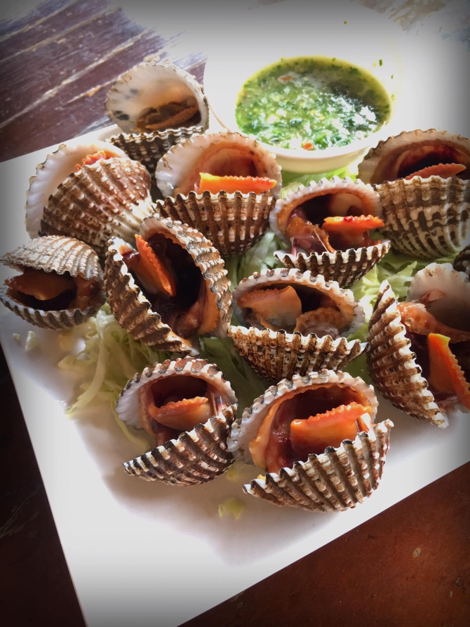 จ๊ะโอ๋ซีฟู๊ด, รุ่งฟ้า ซีฟู้ด, วิวทิวไม้ ซีฟู้ด, ครัวลุงแถม, ครัวแพขวัญใจซีฟู้ด บางขุนเทียน, ครัวน้าเนียมซีฟู้ด, ครัวนพเก้าซีฟู้ด, ครัวทับทิม ซีฟู้ด, ครัวพ่อกำนันซีฟู๊ด บางขุนเทียน-ชายทะเล, บ้านปองพลซีฟู้ด, ครัววลัยพร, ธารทะเลซีฟู้ด บางขุนเทียน-ชายทะเล, ฟาร์มสมใจซีฟู้ดส์ บางขุนเทียนชายทะเล, ครัวคุณอรซีฟู๊ดบางขุนเทียน