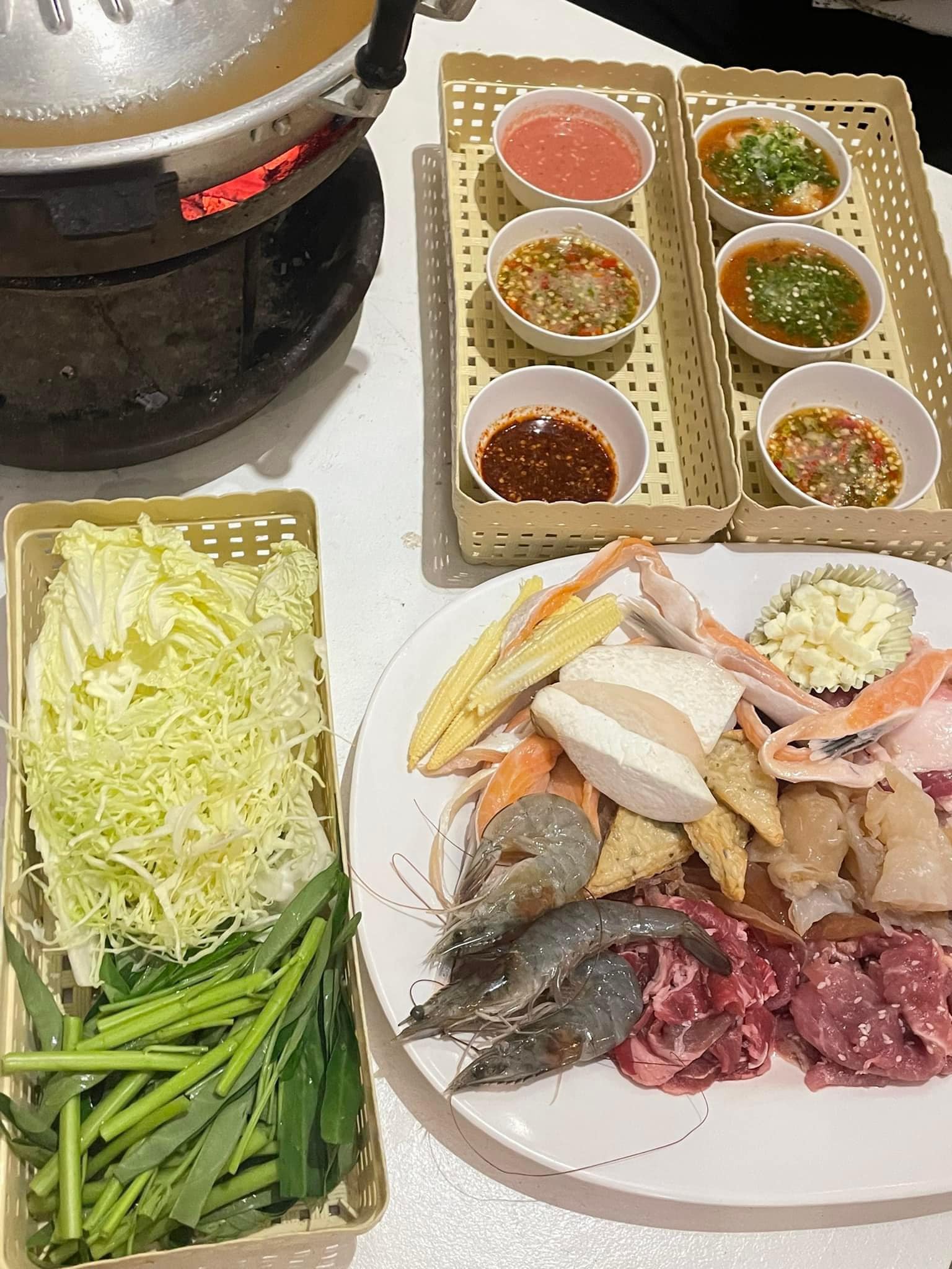 คุณภัฐหมูกะทะ, รักเขาหลงเขา หมูกระทะ, จ่า หมูกระทะ สาขา ซอยอุดมเดช, สานฝัน หมูกระทะ, อร่อยเต็ม 10 หมูกระทะ ชาบู, บังโก๊ะหมูกระทะชั่งโล, แก้มตุ่ย8 หมูกระทะ, หจก.หมูกระทะ, AK หมูกระทะชั่งกิโล สุขสวัสดิ์26