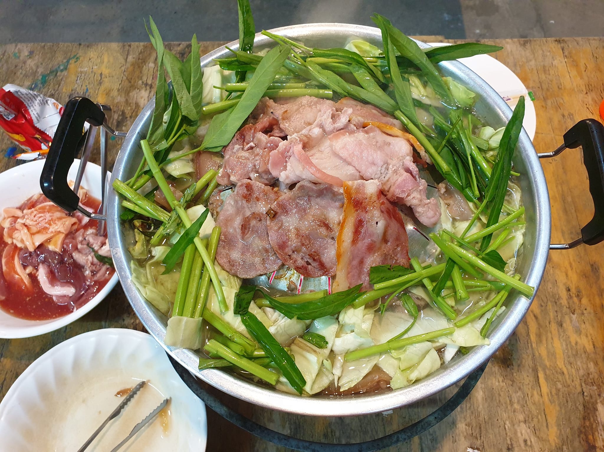 คุณภัฐหมูกะทะ, รักเขาหลงเขา หมูกระทะ, จ่า หมูกระทะ สาขา ซอยอุดมเดช, สานฝัน หมูกระทะ, อร่อยเต็ม 10 หมูกระทะ ชาบู, บังโก๊ะหมูกระทะชั่งโล, แก้มตุ่ย8 หมูกระทะ, หจก.หมูกระทะ, AK หมูกระทะชั่งกิโล สุขสวัสดิ์26