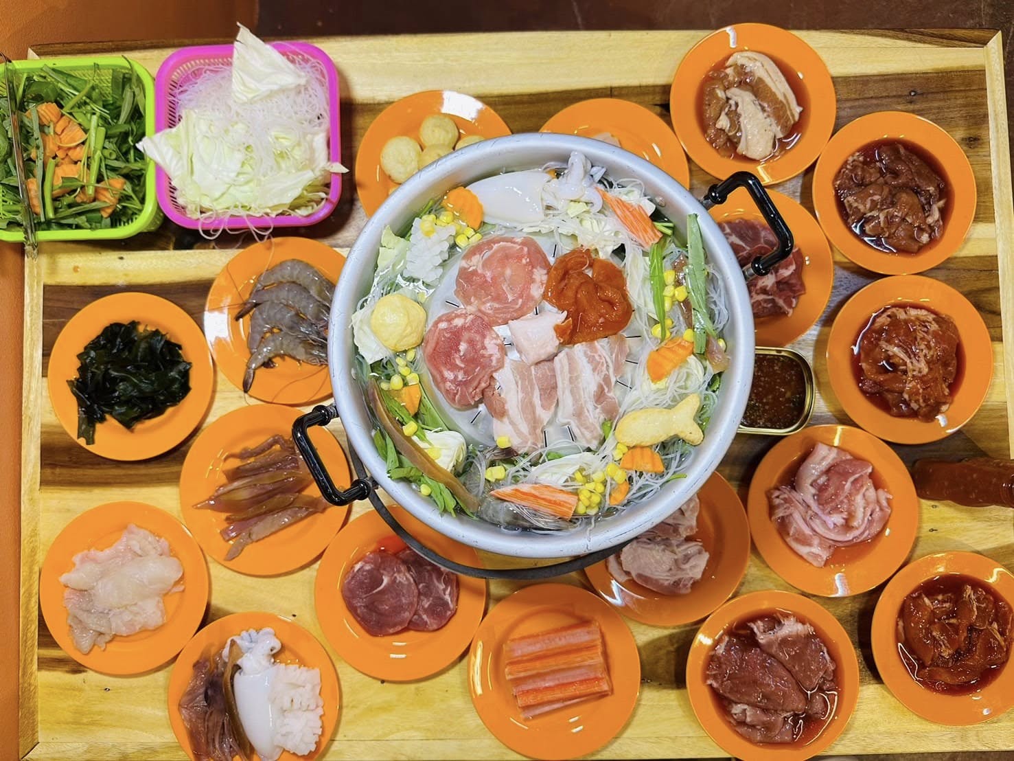 คุณภัฐหมูกะทะ, รักเขาหลงเขา หมูกระทะ, จ่า หมูกระทะ สาขา ซอยอุดมเดช, สานฝัน หมูกระทะ, อร่อยเต็ม 10 หมูกระทะ ชาบู, บังโก๊ะหมูกระทะชั่งโล, แก้มตุ่ย8 หมูกระทะ, หจก.หมูกระทะ, AK หมูกระทะชั่งกิโล สุขสวัสดิ์26