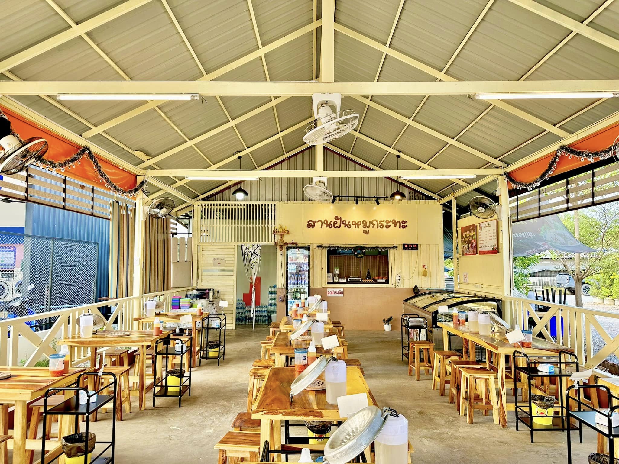 คุณภัฐหมูกะทะ, รักเขาหลงเขา หมูกระทะ, จ่า หมูกระทะ สาขา ซอยอุดมเดช, สานฝัน หมูกระทะ, อร่อยเต็ม 10 หมูกระทะ ชาบู, บังโก๊ะหมูกระทะชั่งโล, แก้มตุ่ย8 หมูกระทะ, หจก.หมูกระทะ, AK หมูกระทะชั่งกิโล สุขสวัสดิ์26