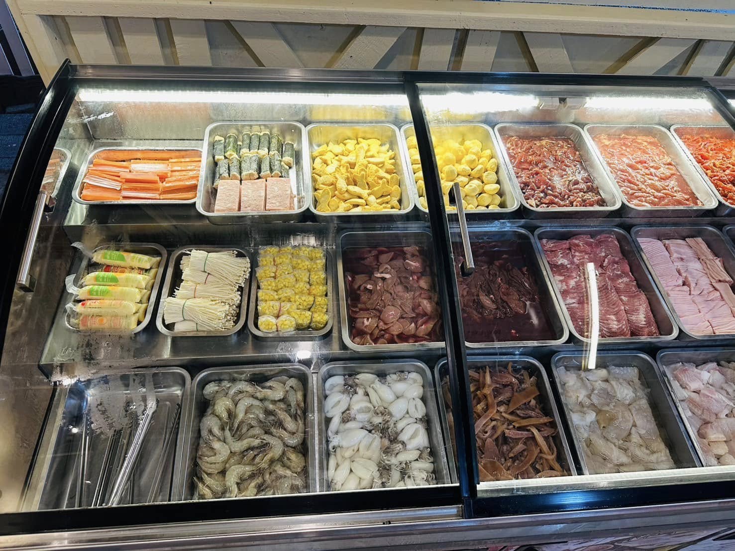 คุณภัฐหมูกะทะ, รักเขาหลงเขา หมูกระทะ, จ่า หมูกระทะ สาขา ซอยอุดมเดช, สานฝัน หมูกระทะ, อร่อยเต็ม 10 หมูกระทะ ชาบู, บังโก๊ะหมูกระทะชั่งโล, แก้มตุ่ย8 หมูกระทะ, หจก.หมูกระทะ, AK หมูกระทะชั่งกิโล สุขสวัสดิ์26