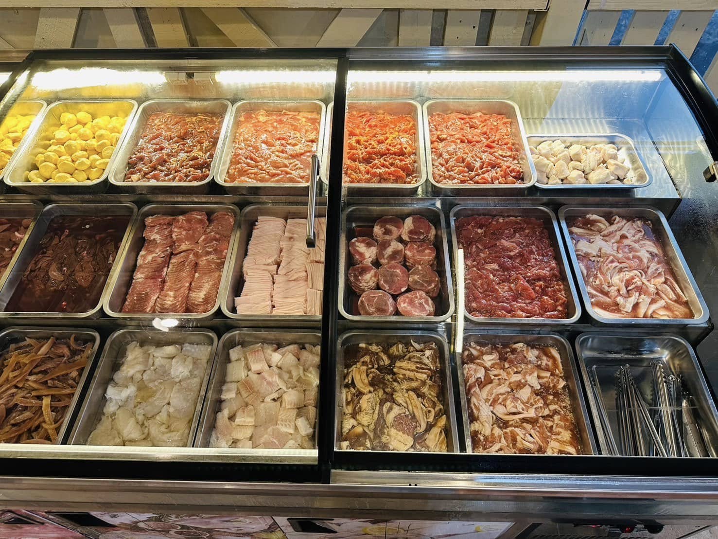 คุณภัฐหมูกะทะ, รักเขาหลงเขา หมูกระทะ, จ่า หมูกระทะ สาขา ซอยอุดมเดช, สานฝัน หมูกระทะ, อร่อยเต็ม 10 หมูกระทะ ชาบู, บังโก๊ะหมูกระทะชั่งโล, แก้มตุ่ย8 หมูกระทะ, หจก.หมูกระทะ, AK หมูกระทะชั่งกิโล สุขสวัสดิ์26