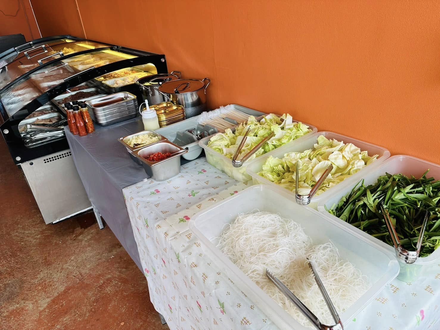 คุณภัฐหมูกะทะ, รักเขาหลงเขา หมูกระทะ, จ่า หมูกระทะ สาขา ซอยอุดมเดช, สานฝัน หมูกระทะ, อร่อยเต็ม 10 หมูกระทะ ชาบู, บังโก๊ะหมูกระทะชั่งโล, แก้มตุ่ย8 หมูกระทะ, หจก.หมูกระทะ, AK หมูกระทะชั่งกิโล สุขสวัสดิ์26