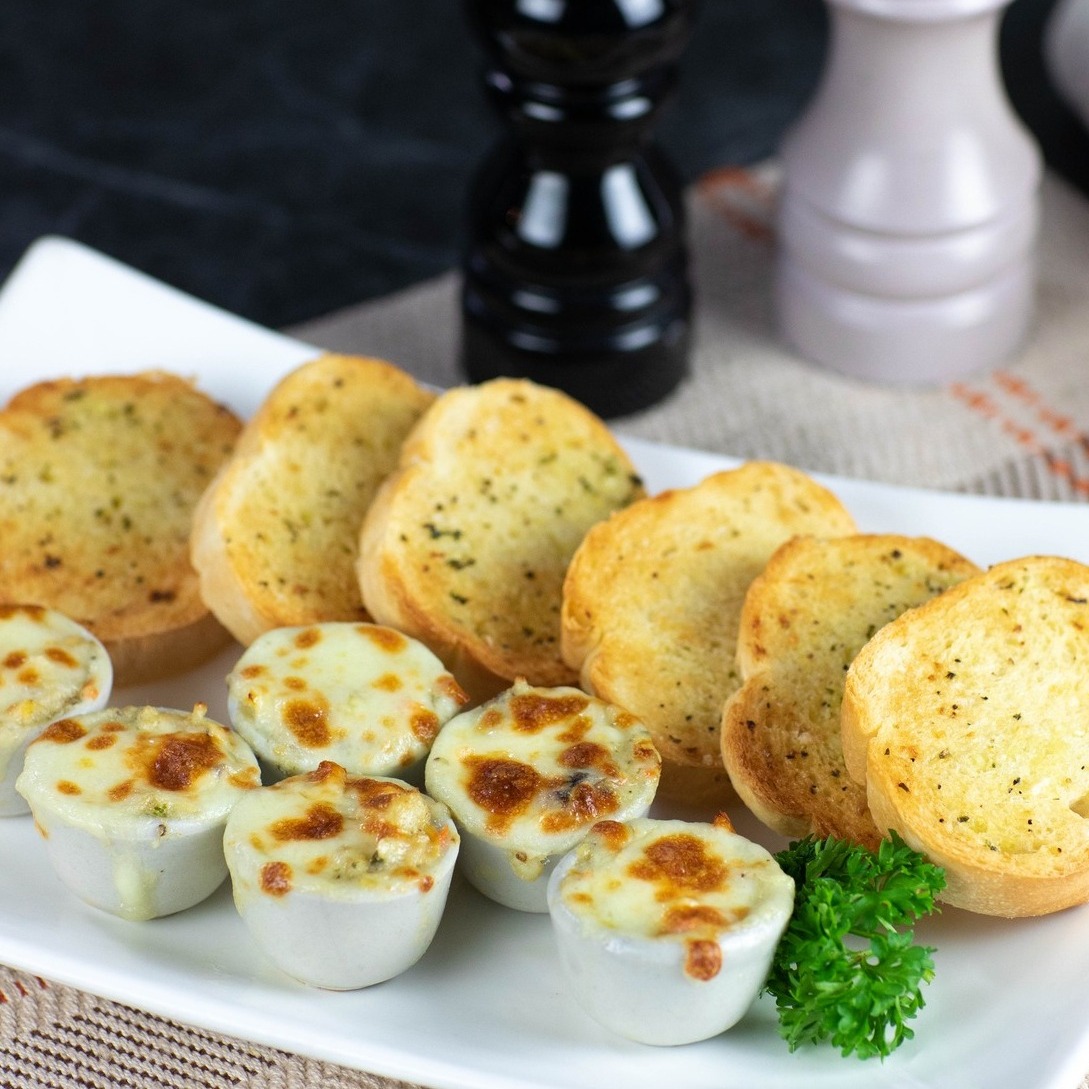 ก๋วยเตี๋ยวลูกชิ้นปลาเจ๊ปุ๊ย ห้าแยกพลับพลาชัย, ข้าวต้มแห้งคุณนิด สาขา เยาวราช X ก๋วยเตี๋ยวลูกชิ้นปลาเจ๊ส้ม, ลักตี๋ "六弟" บะหมี่เกี๊ยวทะเล เยาวราช, ห้องอาหารพูนเลิศ(เหลาะงาทิ้น)ข้าวหน้าไก่ห้าแยก, ข้าวต้มปลาตรอกถั่วงอก, ไก่บ้านพริกไทยดำ ห้าแยกพลับพลาไชย, ร้านอาหารครัวดอกไม้ขาว, ร้านไชยพราหมณ์ Made with Heart, ราดหน้า ท่ง ฮั่ว เฮง "เฮียตั๋ง", ข้าวต้มปลา by อุษณีย์, ตุ้ยนุ้ยอีทเทอรี่