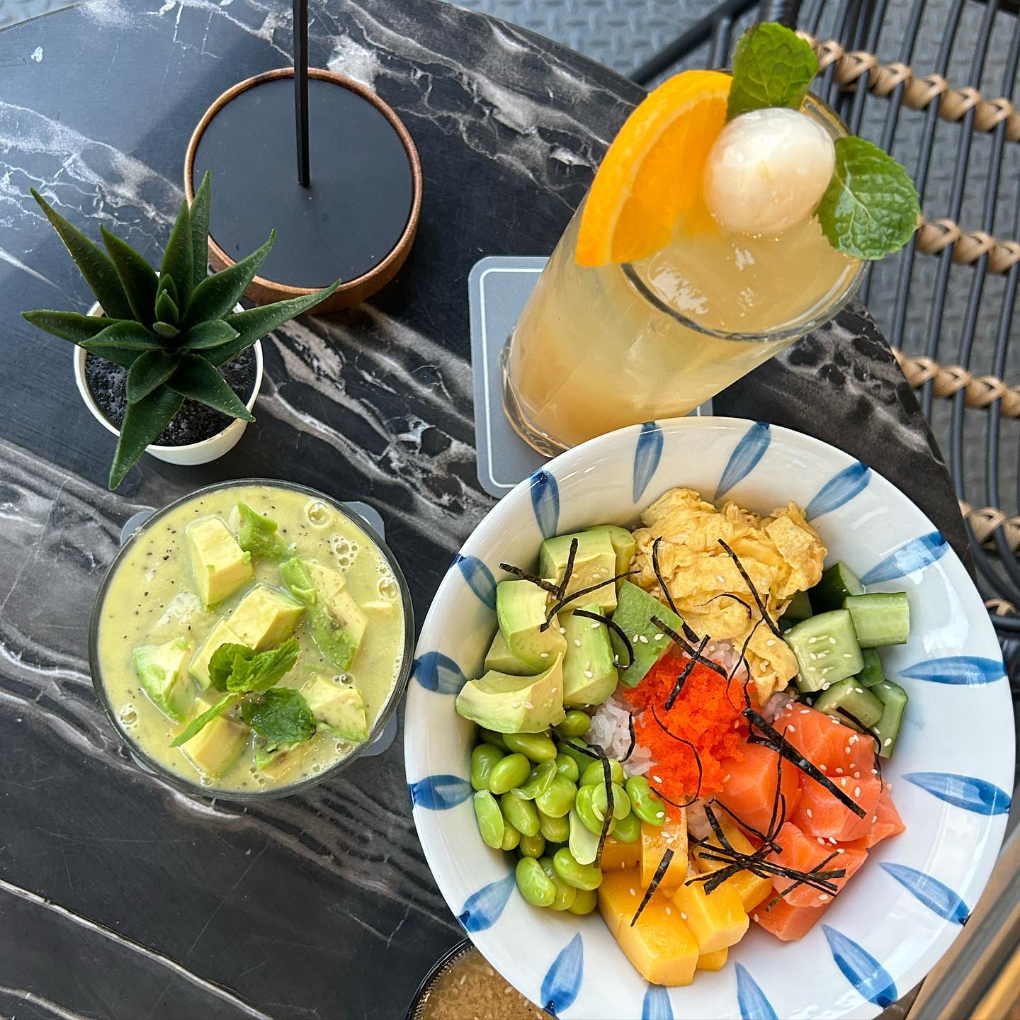 ก๋วยเตี๋ยวลูกชิ้นปลาเจ๊ปุ๊ย ห้าแยกพลับพลาชัย, ข้าวต้มแห้งคุณนิด สาขา เยาวราช X ก๋วยเตี๋ยวลูกชิ้นปลาเจ๊ส้ม, ลักตี๋ "六弟" บะหมี่เกี๊ยวทะเล เยาวราช, ห้องอาหารพูนเลิศ(เหลาะงาทิ้น)ข้าวหน้าไก่ห้าแยก, ข้าวต้มปลาตรอกถั่วงอก, ไก่บ้านพริกไทยดำ ห้าแยกพลับพลาไชย, ร้านอาหารครัวดอกไม้ขาว, ร้านไชยพราหมณ์ Made with Heart, ราดหน้า ท่ง ฮั่ว เฮง "เฮียตั๋ง", ข้าวต้มปลา by อุษณีย์, ตุ้ยนุ้ยอีทเทอรี่