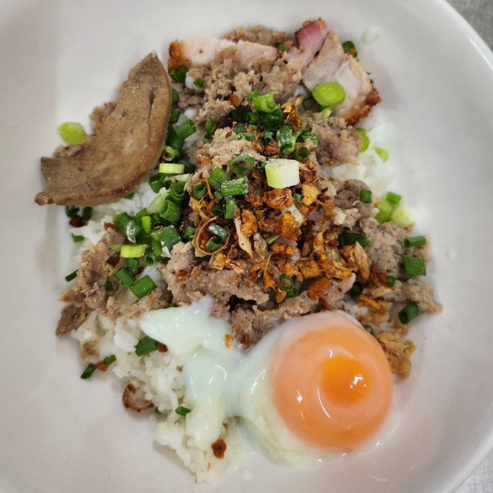 ก๋วยเตี๋ยวลูกชิ้นปลาเจ๊ปุ๊ย ห้าแยกพลับพลาชัย, ข้าวต้มแห้งคุณนิด สาขา เยาวราช X ก๋วยเตี๋ยวลูกชิ้นปลาเจ๊ส้ม, ลักตี๋ "六弟" บะหมี่เกี๊ยวทะเล เยาวราช, ห้องอาหารพูนเลิศ(เหลาะงาทิ้น)ข้าวหน้าไก่ห้าแยก, ข้าวต้มปลาตรอกถั่วงอก, ไก่บ้านพริกไทยดำ ห้าแยกพลับพลาไชย, ร้านอาหารครัวดอกไม้ขาว, ร้านไชยพราหมณ์ Made with Heart, ราดหน้า ท่ง ฮั่ว เฮง "เฮียตั๋ง", ข้าวต้มปลา by อุษณีย์, ตุ้ยนุ้ยอีทเทอรี่