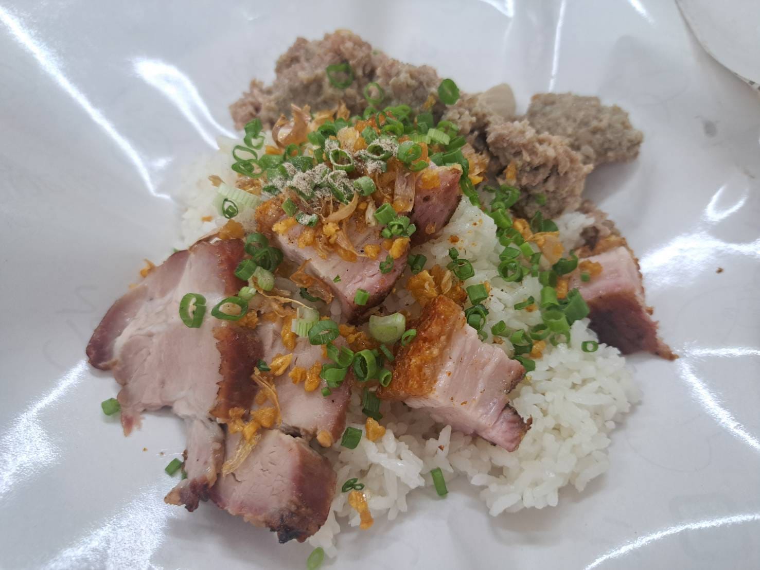 ก๋วยเตี๋ยวลูกชิ้นปลาเจ๊ปุ๊ย ห้าแยกพลับพลาชัย, ข้าวต้มแห้งคุณนิด สาขา เยาวราช X ก๋วยเตี๋ยวลูกชิ้นปลาเจ๊ส้ม, ลักตี๋ "六弟" บะหมี่เกี๊ยวทะเล เยาวราช, ห้องอาหารพูนเลิศ(เหลาะงาทิ้น)ข้าวหน้าไก่ห้าแยก, ข้าวต้มปลาตรอกถั่วงอก, ไก่บ้านพริกไทยดำ ห้าแยกพลับพลาไชย, ร้านอาหารครัวดอกไม้ขาว, ร้านไชยพราหมณ์ Made with Heart, ราดหน้า ท่ง ฮั่ว เฮง "เฮียตั๋ง", ข้าวต้มปลา by อุษณีย์, ตุ้ยนุ้ยอีทเทอรี่