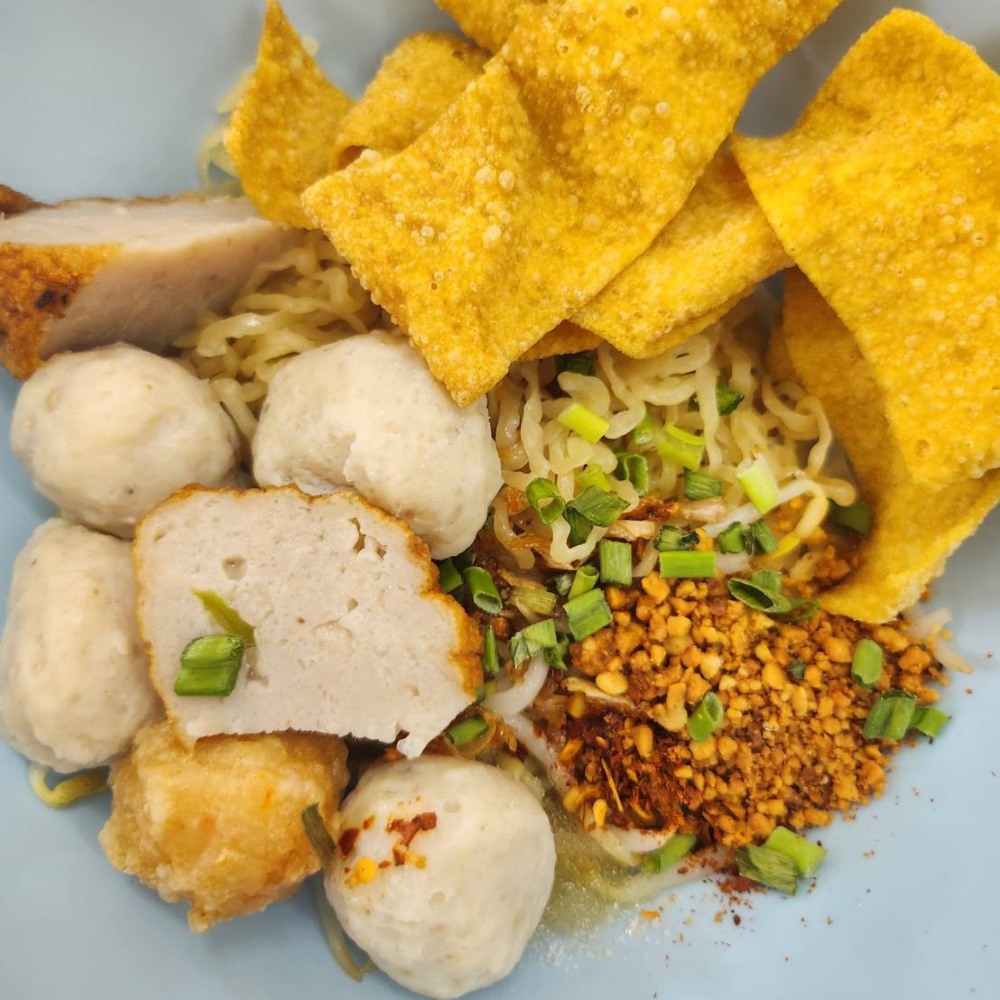 ก๋วยเตี๋ยวลูกชิ้นปลาเจ๊ปุ๊ย ห้าแยกพลับพลาชัย, ข้าวต้มแห้งคุณนิด สาขา เยาวราช X ก๋วยเตี๋ยวลูกชิ้นปลาเจ๊ส้ม, ลักตี๋ "六弟" บะหมี่เกี๊ยวทะเล เยาวราช, ห้องอาหารพูนเลิศ(เหลาะงาทิ้น)ข้าวหน้าไก่ห้าแยก, ข้าวต้มปลาตรอกถั่วงอก, ไก่บ้านพริกไทยดำ ห้าแยกพลับพลาไชย, ร้านอาหารครัวดอกไม้ขาว, ร้านไชยพราหมณ์ Made with Heart, ราดหน้า ท่ง ฮั่ว เฮง "เฮียตั๋ง", ข้าวต้มปลา by อุษณีย์, ตุ้ยนุ้ยอีทเทอรี่