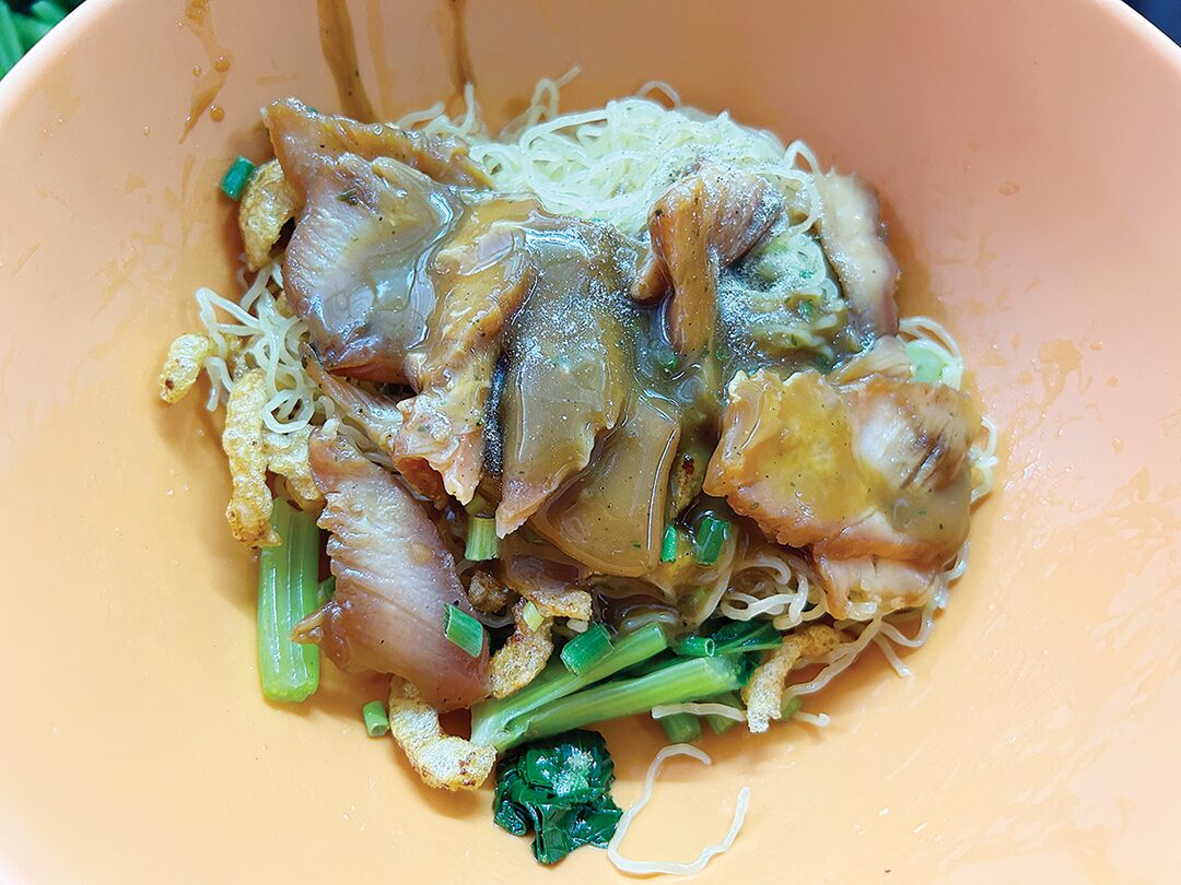 ก๋วยเตี๋ยวลูกชิ้นปลาเจ๊ปุ๊ย ห้าแยกพลับพลาชัย, ข้าวต้มแห้งคุณนิด สาขา เยาวราช X ก๋วยเตี๋ยวลูกชิ้นปลาเจ๊ส้ม, ลักตี๋ "六弟" บะหมี่เกี๊ยวทะเล เยาวราช, ห้องอาหารพูนเลิศ(เหลาะงาทิ้น)ข้าวหน้าไก่ห้าแยก, ข้าวต้มปลาตรอกถั่วงอก, ไก่บ้านพริกไทยดำ ห้าแยกพลับพลาไชย, ร้านอาหารครัวดอกไม้ขาว, ร้านไชยพราหมณ์ Made with Heart, ราดหน้า ท่ง ฮั่ว เฮง "เฮียตั๋ง", ข้าวต้มปลา by อุษณีย์, ตุ้ยนุ้ยอีทเทอรี่