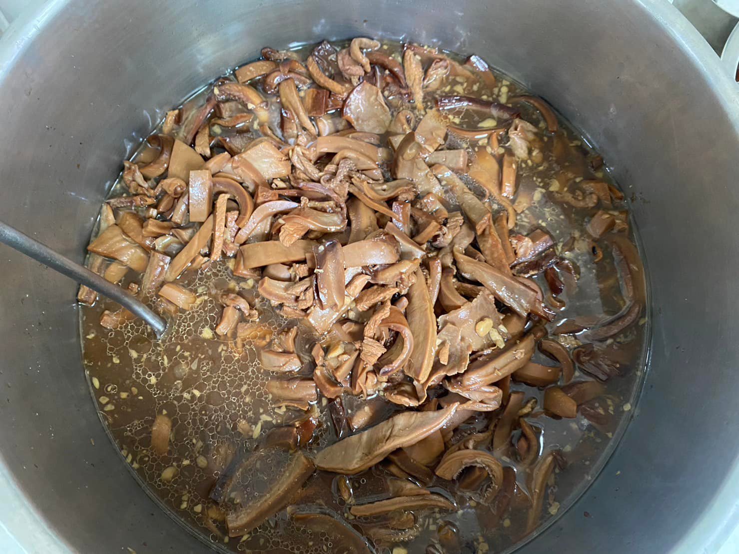 ก๋วยเตี๋ยวลูกชิ้นปลาเจ๊ปุ๊ย ห้าแยกพลับพลาชัย, ข้าวต้มแห้งคุณนิด สาขา เยาวราช X ก๋วยเตี๋ยวลูกชิ้นปลาเจ๊ส้ม, ลักตี๋ "六弟" บะหมี่เกี๊ยวทะเล เยาวราช, ห้องอาหารพูนเลิศ(เหลาะงาทิ้น)ข้าวหน้าไก่ห้าแยก, ข้าวต้มปลาตรอกถั่วงอก, ไก่บ้านพริกไทยดำ ห้าแยกพลับพลาไชย, ร้านอาหารครัวดอกไม้ขาว, ร้านไชยพราหมณ์ Made with Heart, ราดหน้า ท่ง ฮั่ว เฮง "เฮียตั๋ง", ข้าวต้มปลา by อุษณีย์, ตุ้ยนุ้ยอีทเทอรี่