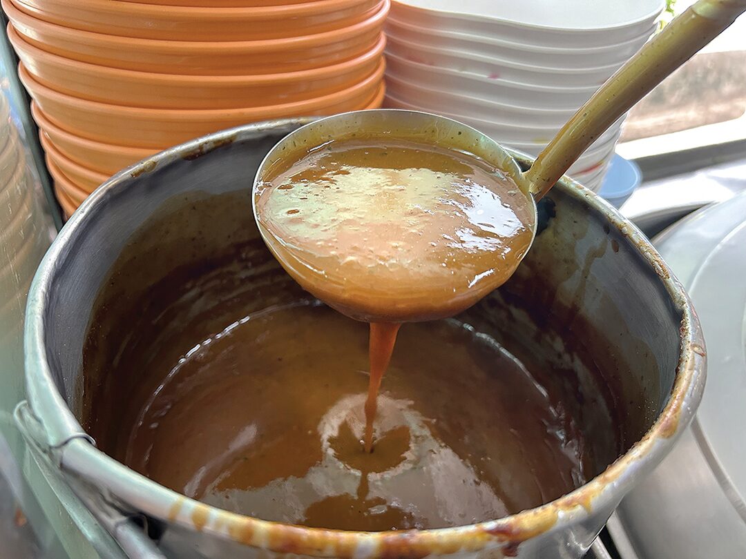 ก๋วยเตี๋ยวลูกชิ้นปลาเจ๊ปุ๊ย ห้าแยกพลับพลาชัย, ข้าวต้มแห้งคุณนิด สาขา เยาวราช X ก๋วยเตี๋ยวลูกชิ้นปลาเจ๊ส้ม, ลักตี๋ "六弟" บะหมี่เกี๊ยวทะเล เยาวราช, ห้องอาหารพูนเลิศ(เหลาะงาทิ้น)ข้าวหน้าไก่ห้าแยก, ข้าวต้มปลาตรอกถั่วงอก, ไก่บ้านพริกไทยดำ ห้าแยกพลับพลาไชย, ร้านอาหารครัวดอกไม้ขาว, ร้านไชยพราหมณ์ Made with Heart, ราดหน้า ท่ง ฮั่ว เฮง "เฮียตั๋ง", ข้าวต้มปลา by อุษณีย์, ตุ้ยนุ้ยอีทเทอรี่