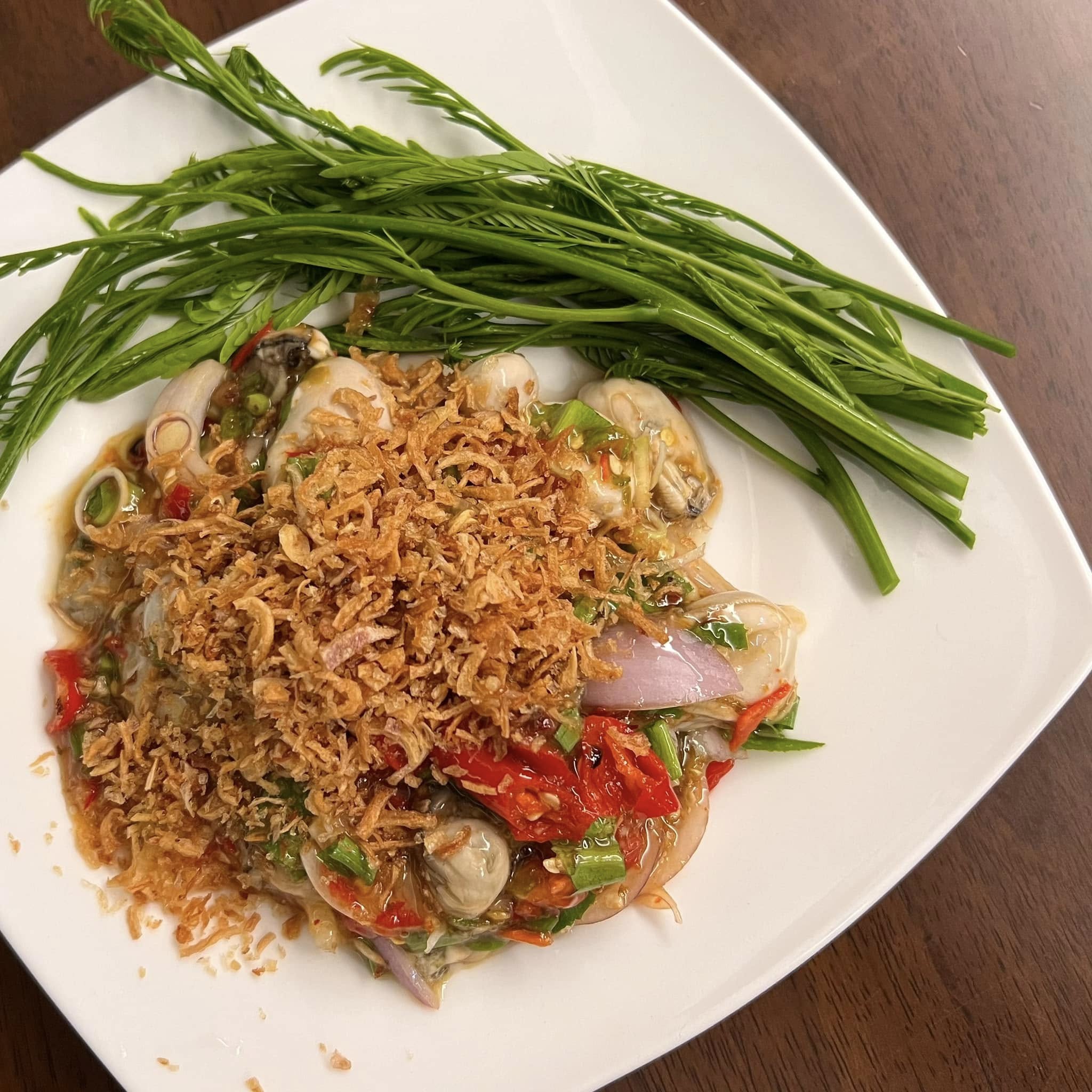 บ้านโพธิ์ริเวอร์ไซด์, ร้านอาหารมธุรสเรือนแพ, Baan Melon Desert, ร้านบ้านเบญฯ, บ้านปูกรรเชียง, ร้านกุ้งนาง, ร้านชวนมา ริมแม่น้ำบางปะกง, ครัวแม่ส้มเกลี้ยง, ครัวปลาเถื่อน, แพเคียงน้ำ, ลุงตีฟและยาย, รวยเรือนแพ, เอกเขนก, ชัยครับ, แพพยงค์ ริมน้ำ, 111/11 บ้านริมคลอง, มีน้ำ มีปลา cafe&amp;restaurant