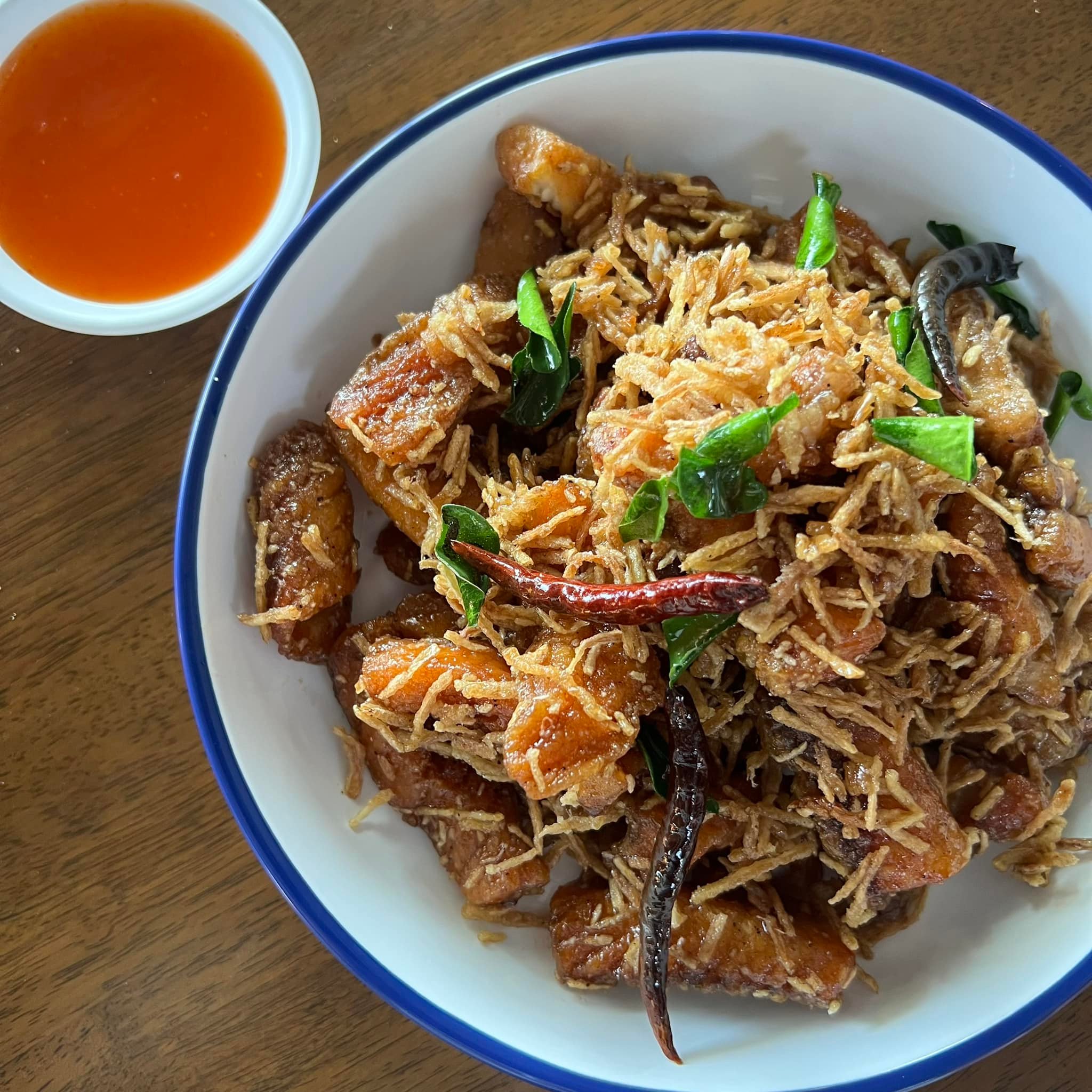 บ้านโพธิ์ริเวอร์ไซด์, ร้านอาหารมธุรสเรือนแพ, Baan Melon Desert, ร้านบ้านเบญฯ, บ้านปูกรรเชียง, ร้านกุ้งนาง, ร้านชวนมา ริมแม่น้ำบางปะกง, ครัวแม่ส้มเกลี้ยง, ครัวปลาเถื่อน, แพเคียงน้ำ, ลุงตีฟและยาย, รวยเรือนแพ, เอกเขนก, ชัยครับ, แพพยงค์ ริมน้ำ, 111/11 บ้านริมคลอง, มีน้ำ มีปลา cafe&amp;restaurant